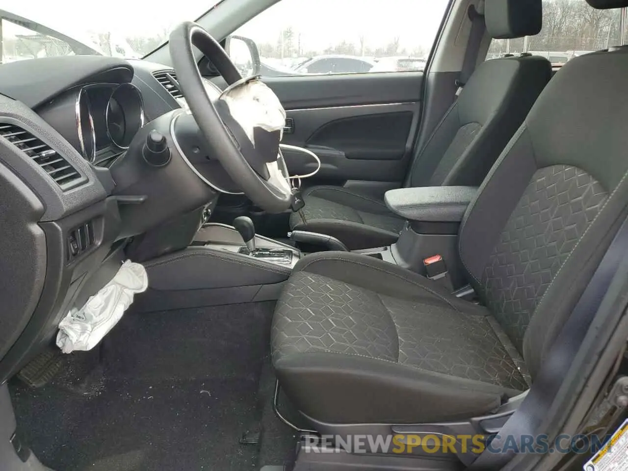 7 Photograph of a damaged car JA4ARUAU1PU015672 MITSUBISHI OUTLANDER 2023