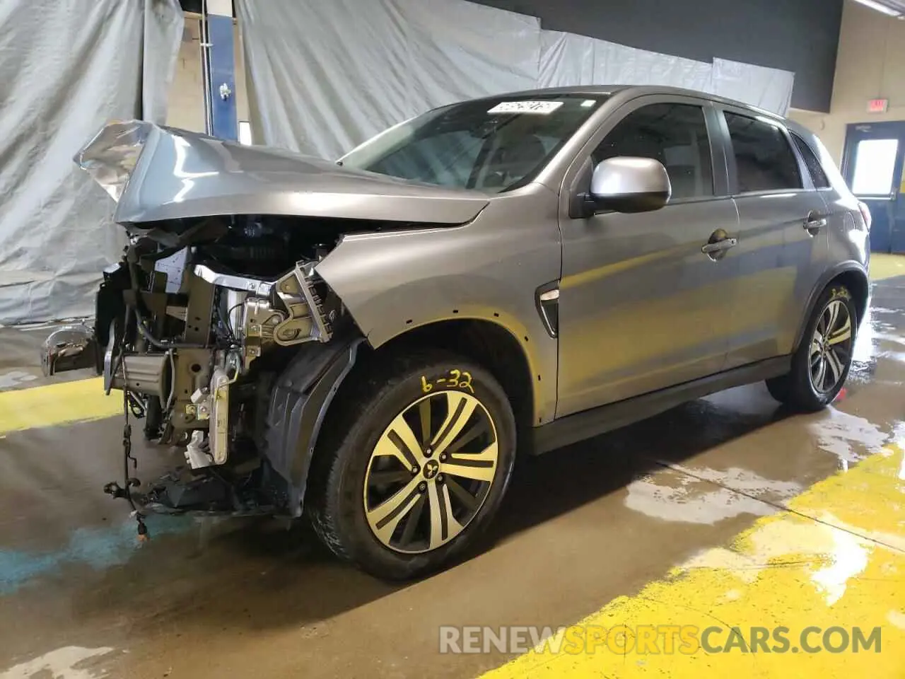 1 Photograph of a damaged car JA4ARUAU4PU013396 MITSUBISHI OUTLANDER 2023