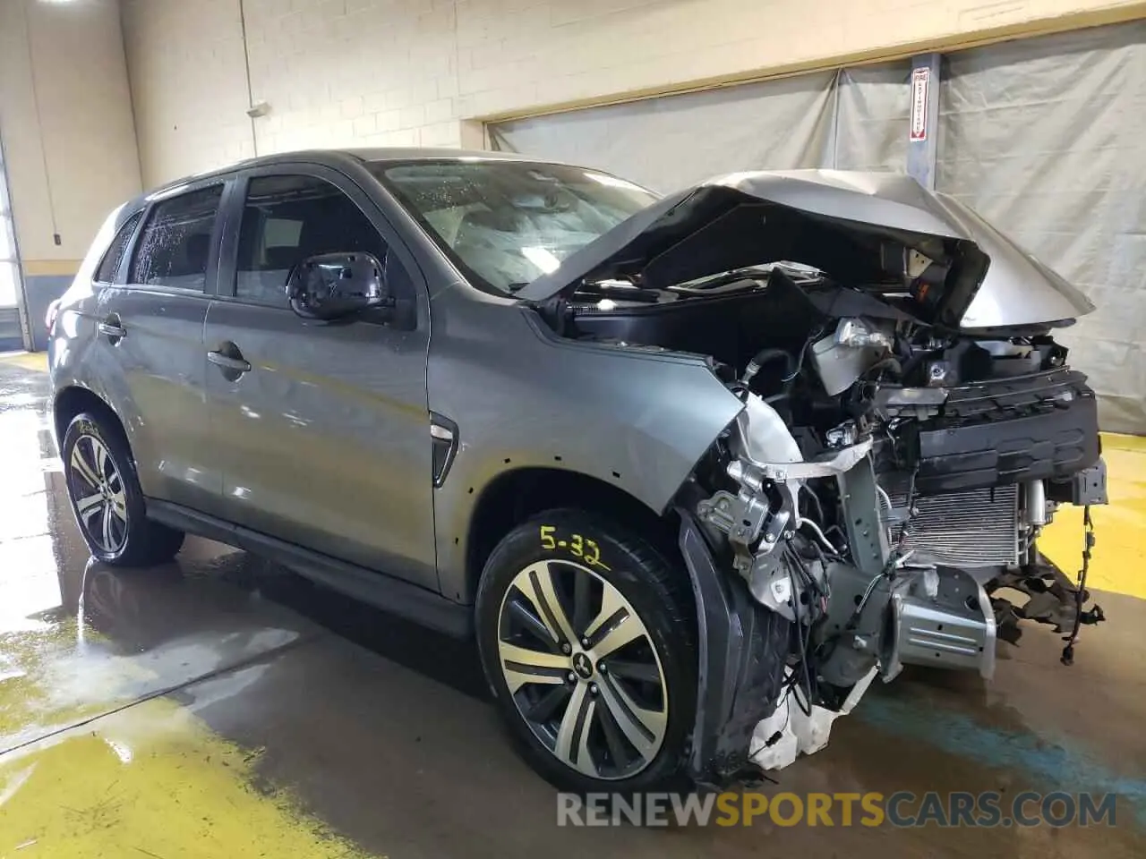 4 Photograph of a damaged car JA4ARUAU4PU013396 MITSUBISHI OUTLANDER 2023