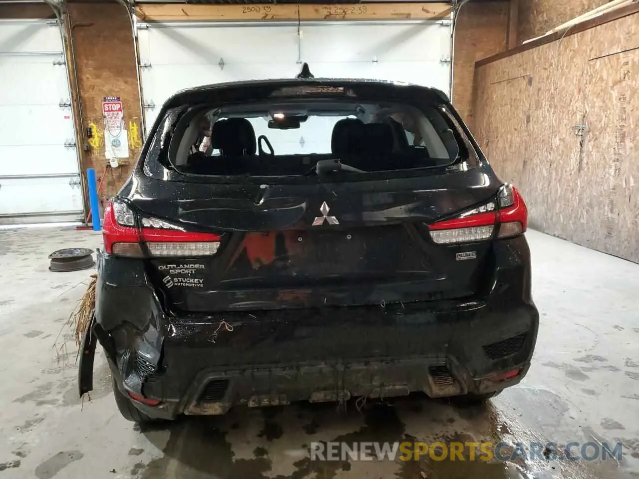 6 Photograph of a damaged car JA4ARUAU4PU013625 MITSUBISHI OUTLANDER 2023