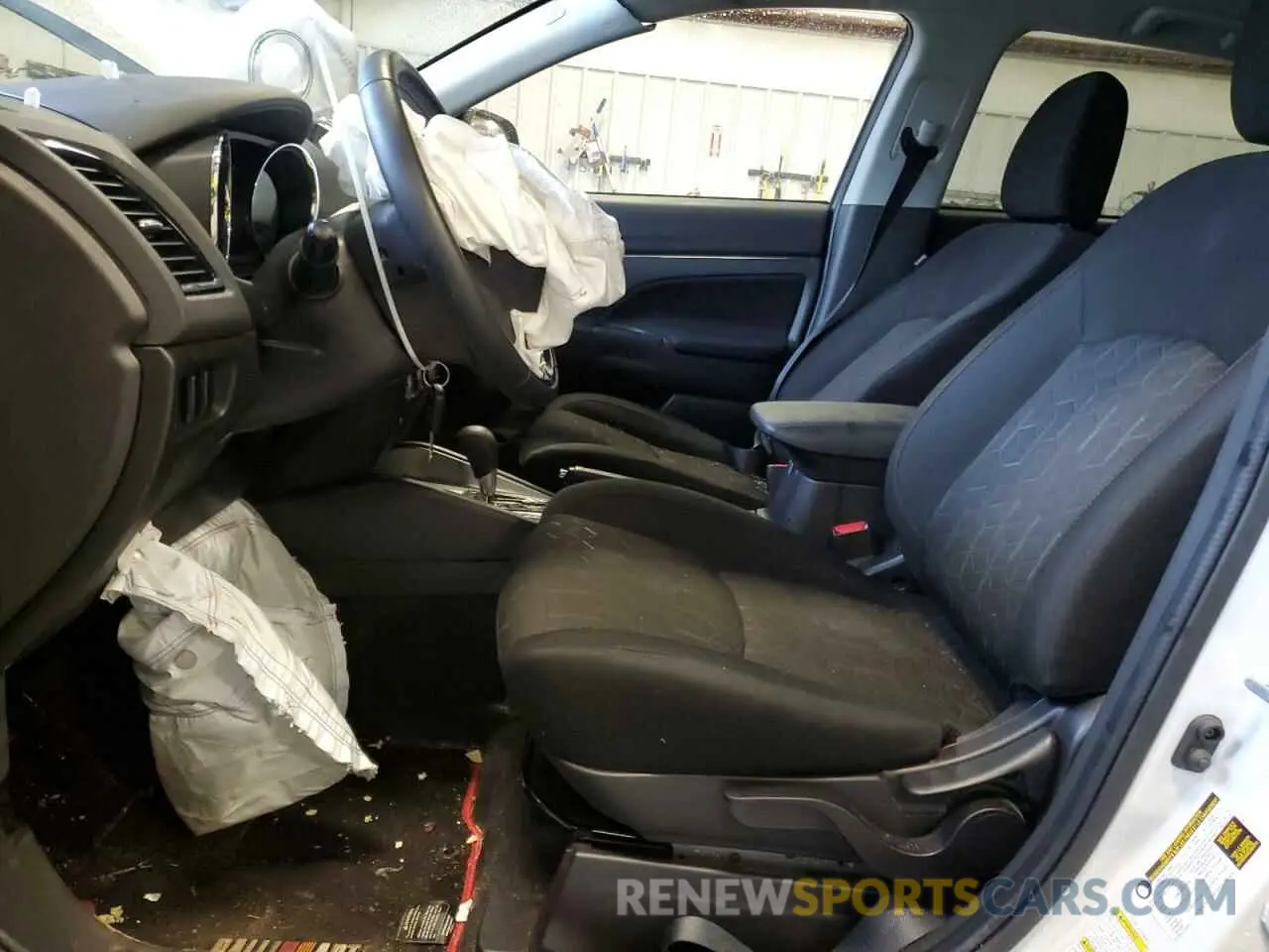 7 Photograph of a damaged car JA4ARUAU8PU009240 MITSUBISHI OUTLANDER 2023