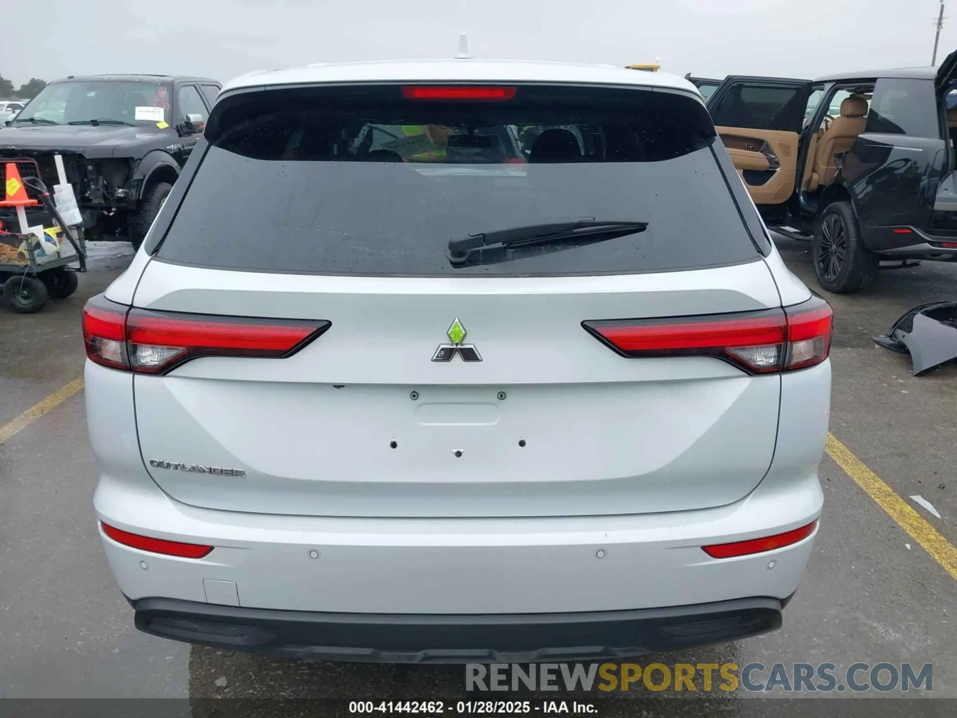 17 Photograph of a damaged car JA4J3TA86PZ027866 MITSUBISHI OUTLANDER 2023