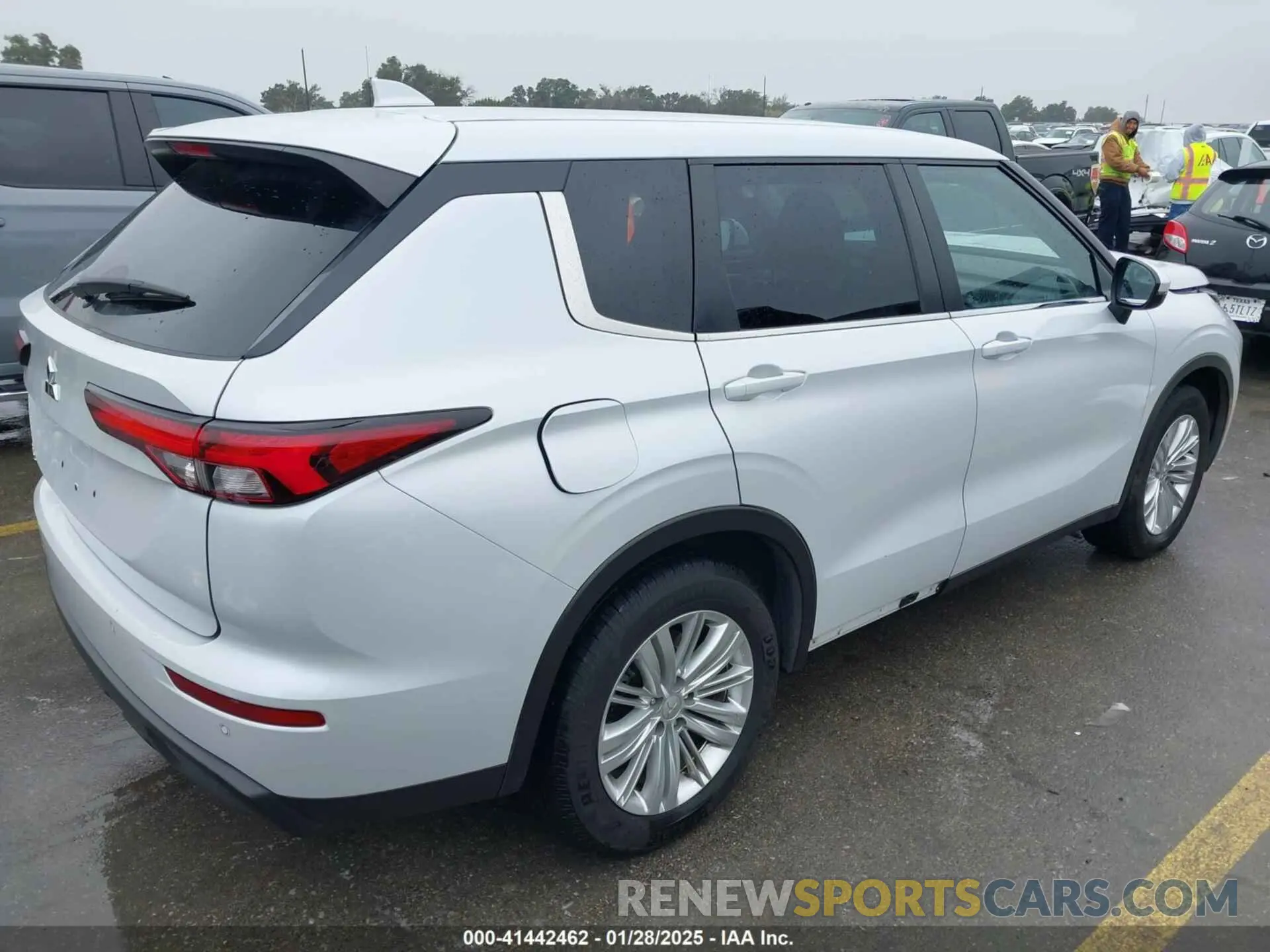 4 Photograph of a damaged car JA4J3TA86PZ027866 MITSUBISHI OUTLANDER 2023