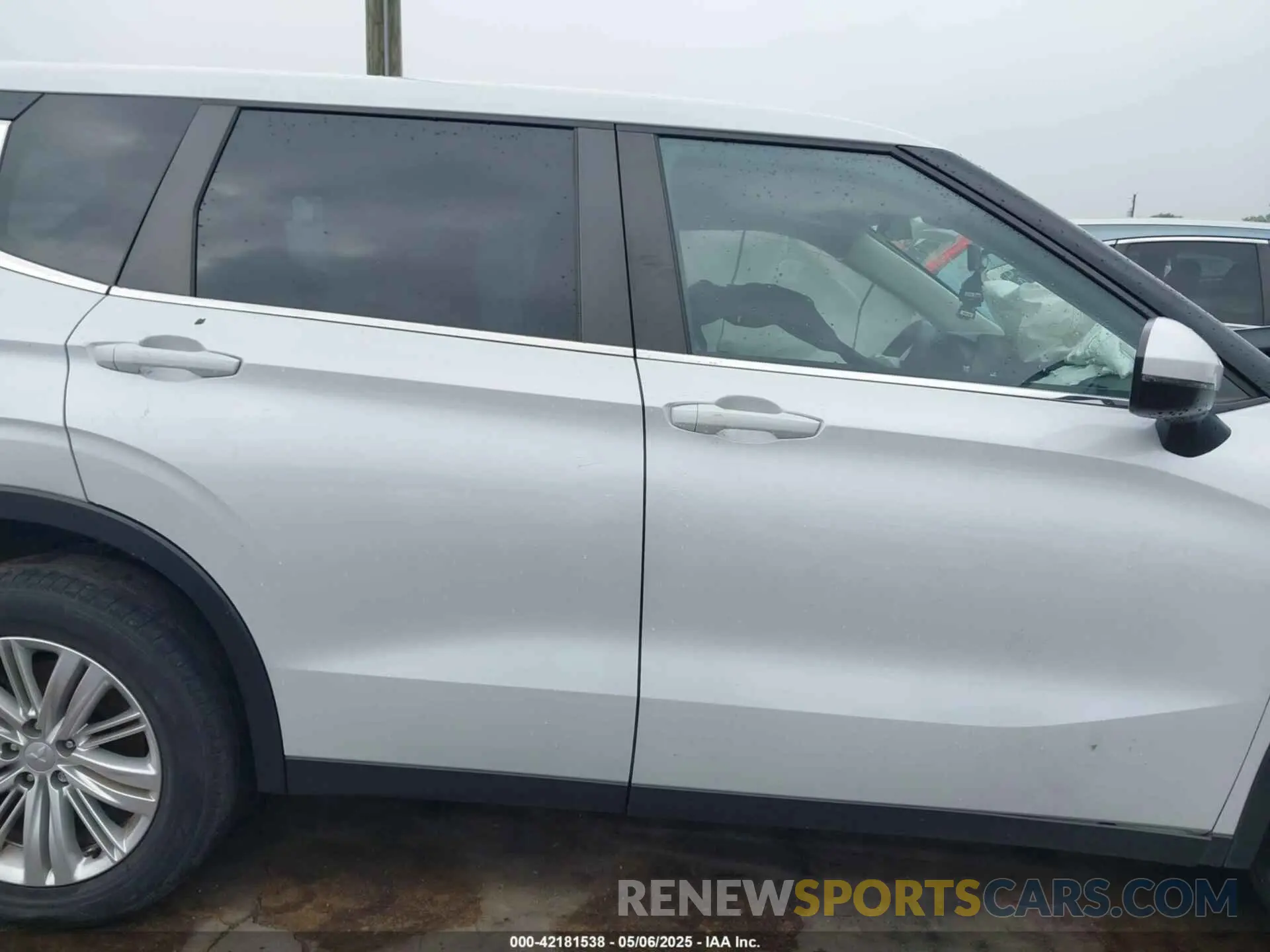 13 Photograph of a damaged car JA4J3TA8XPZ010519 MITSUBISHI OUTLANDER 2023
