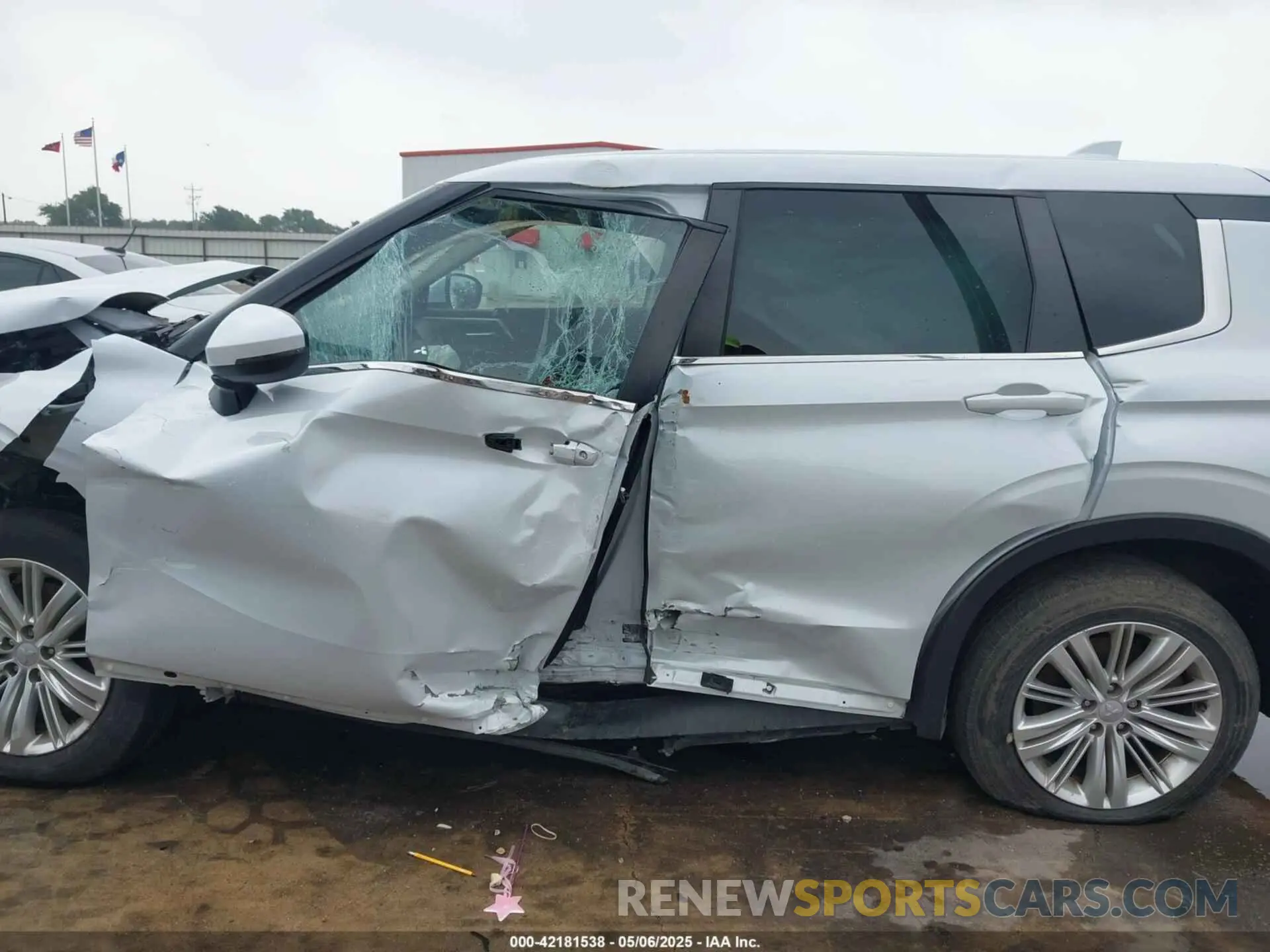 14 Photograph of a damaged car JA4J3TA8XPZ010519 MITSUBISHI OUTLANDER 2023