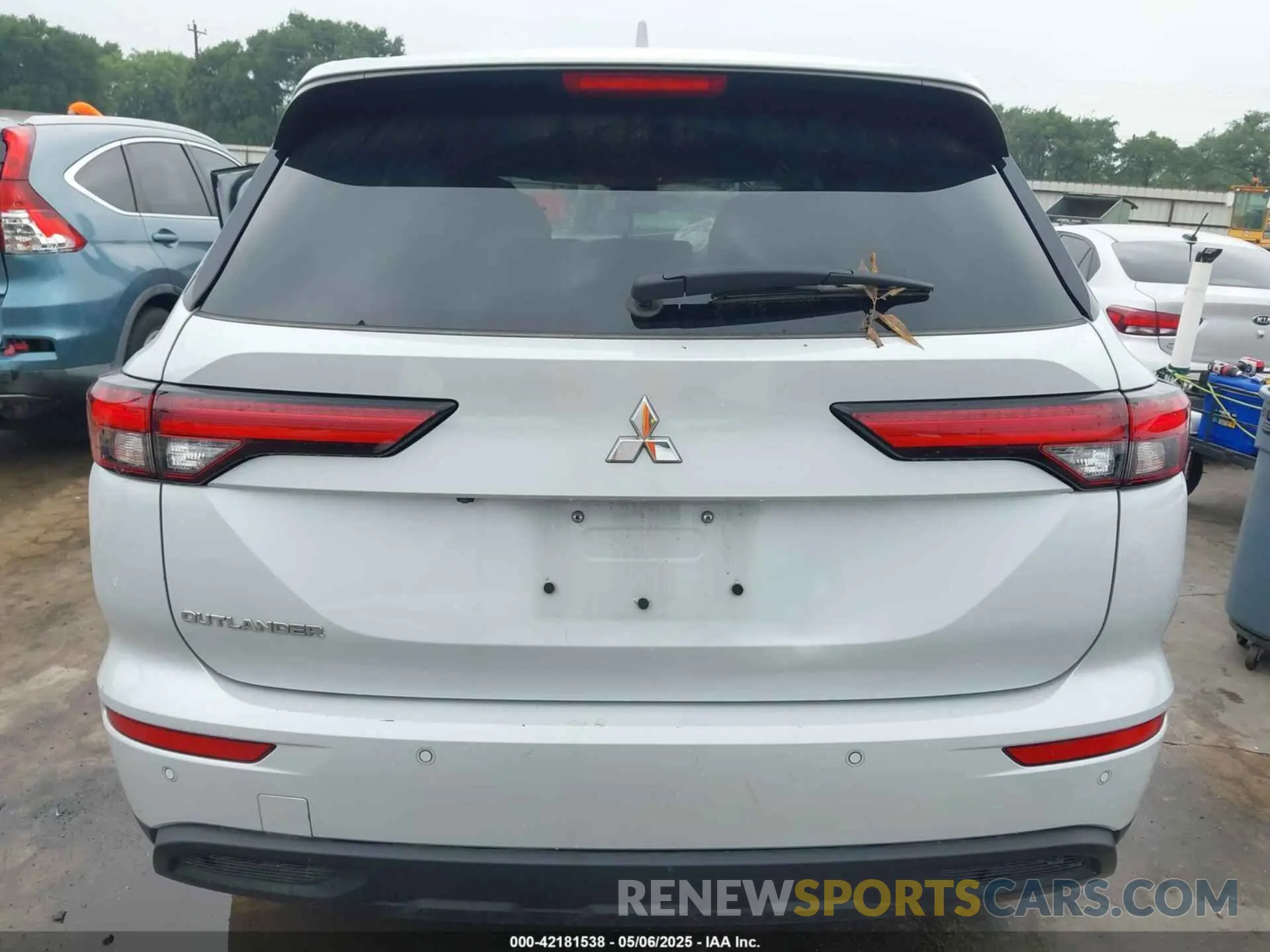 16 Photograph of a damaged car JA4J3TA8XPZ010519 MITSUBISHI OUTLANDER 2023