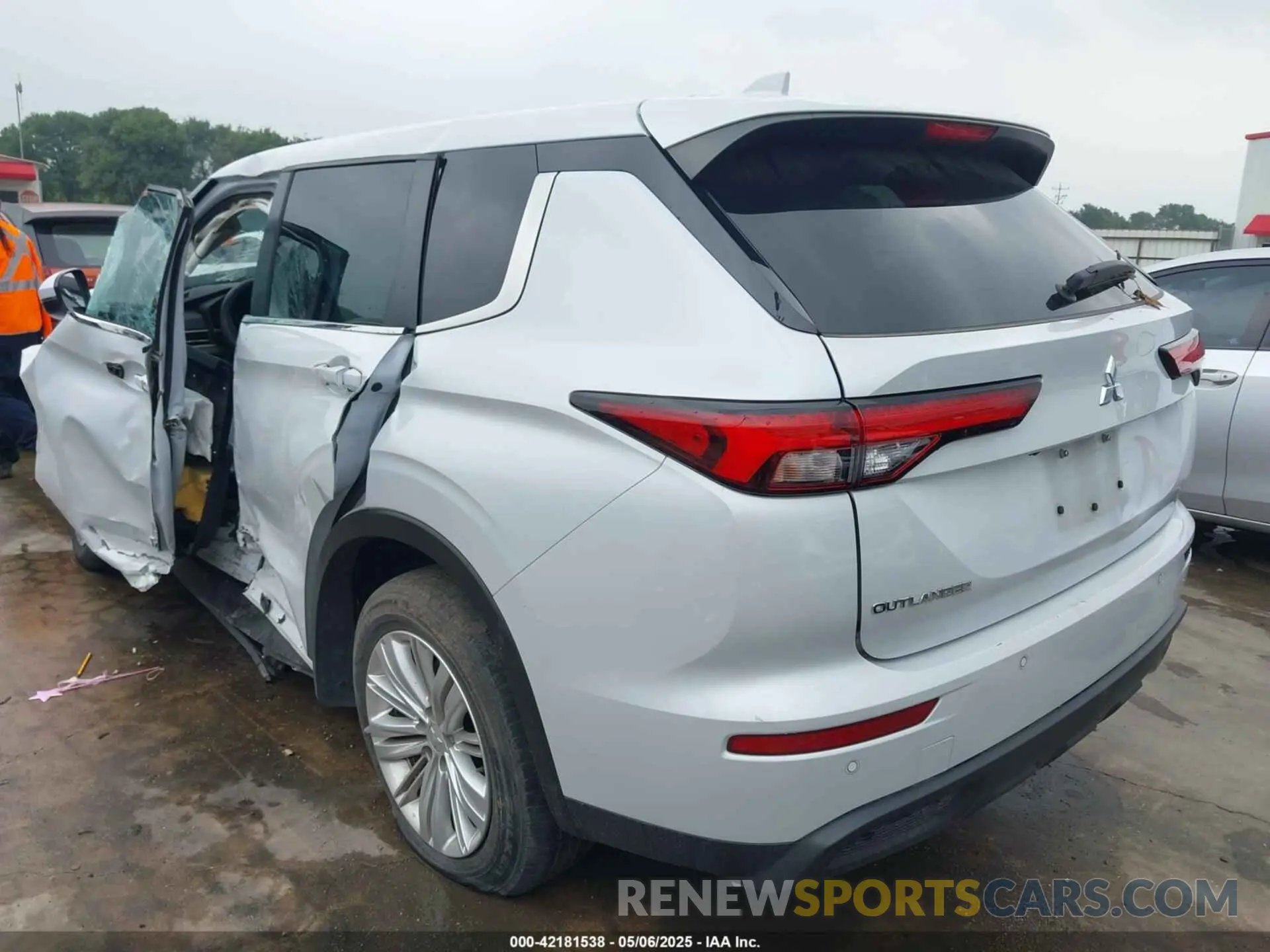 3 Photograph of a damaged car JA4J3TA8XPZ010519 MITSUBISHI OUTLANDER 2023