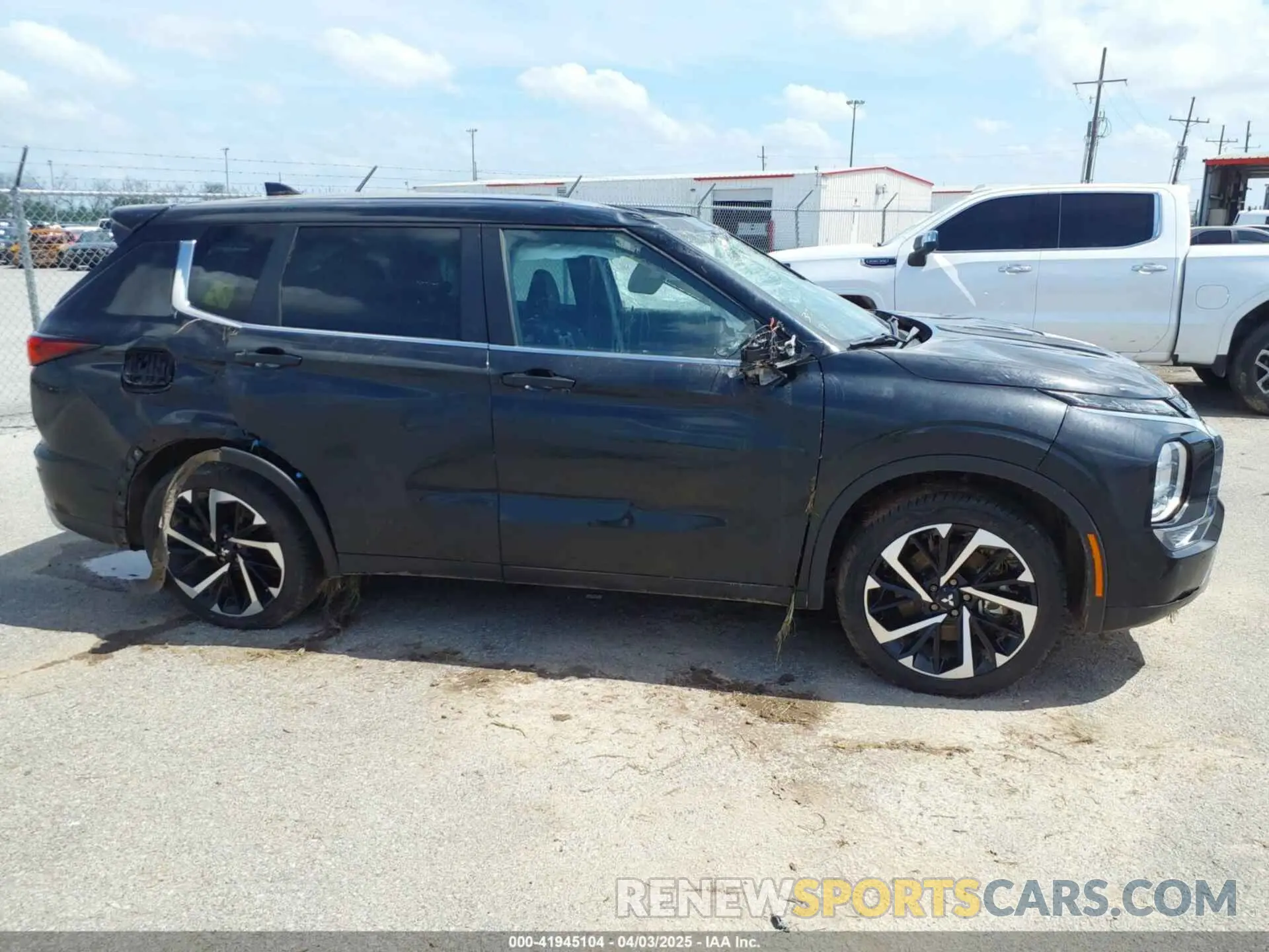 13 Photograph of a damaged car JA4J3UA81PZ007966 MITSUBISHI OUTLANDER 2023