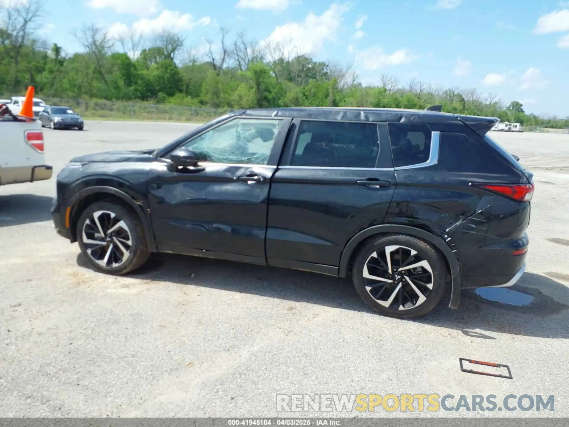 14 Photograph of a damaged car JA4J3UA81PZ007966 MITSUBISHI OUTLANDER 2023