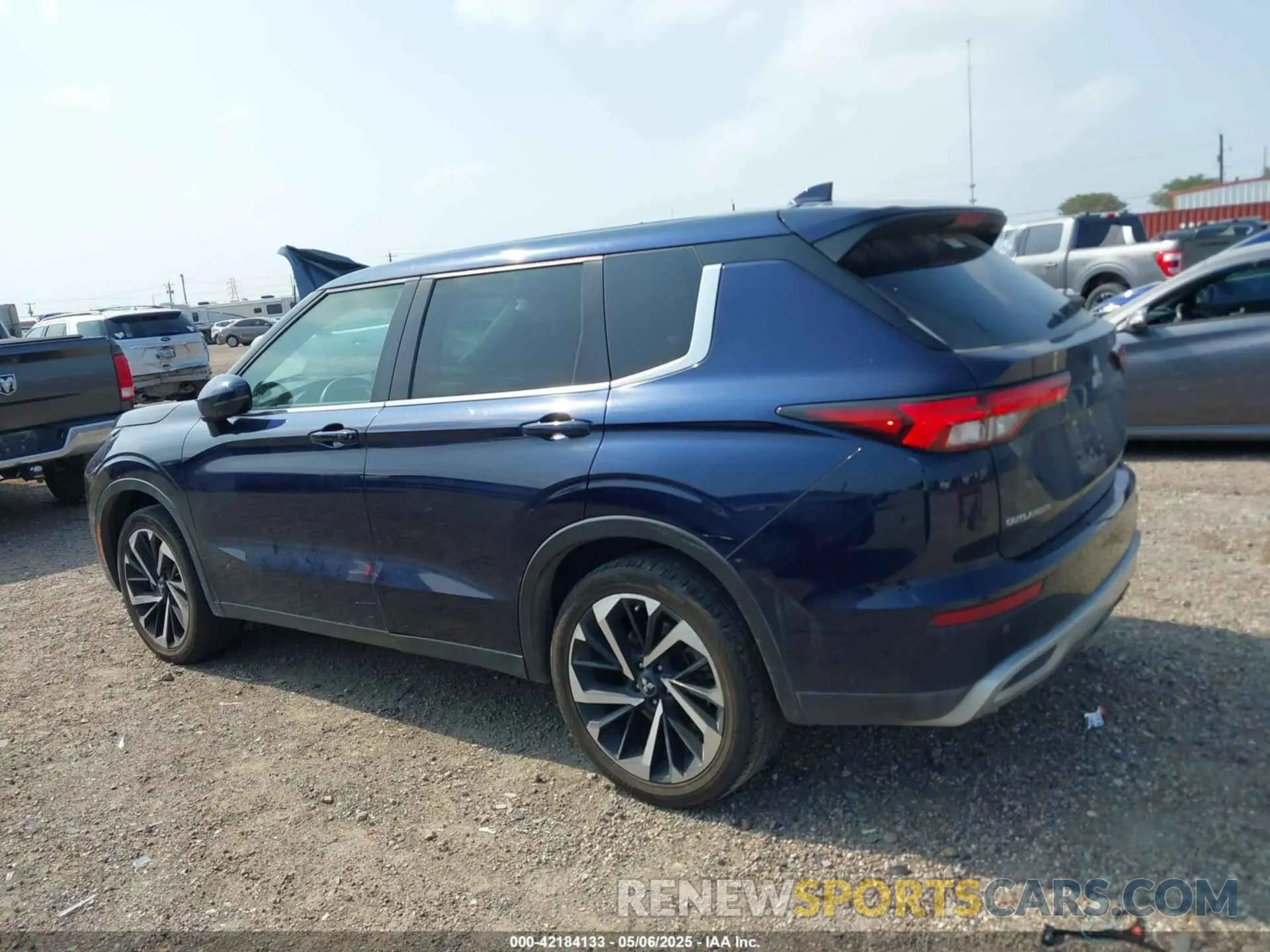 14 Photograph of a damaged car JA4J3UA81PZ022614 MITSUBISHI OUTLANDER 2023