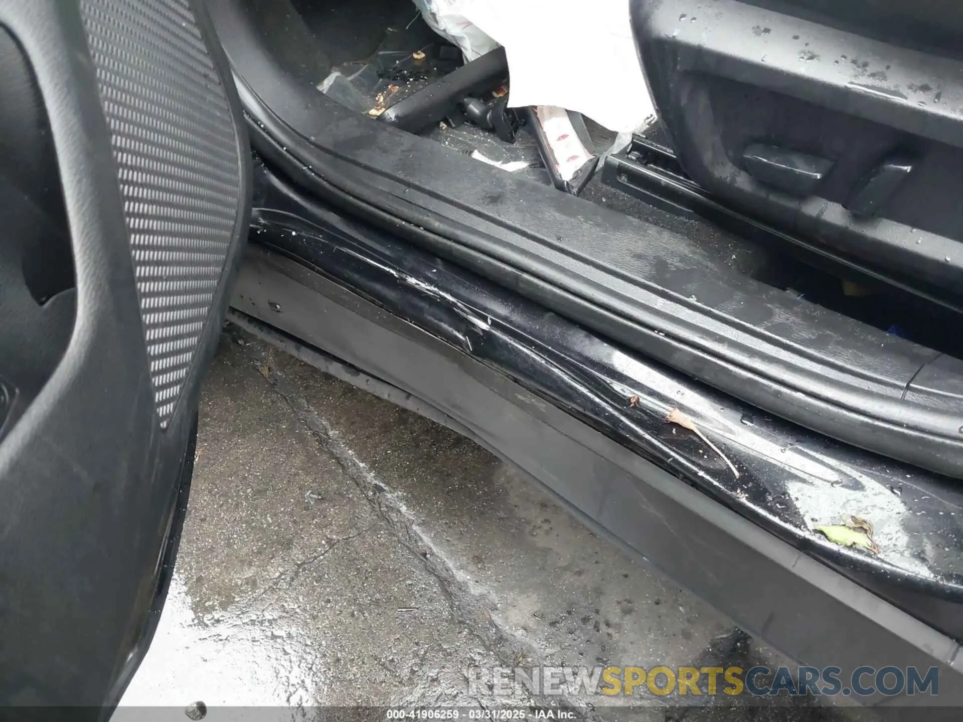 18 Photograph of a damaged car JA4J3UA82PZ023495 MITSUBISHI OUTLANDER 2023