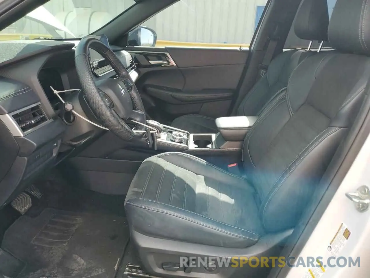 7 Photograph of a damaged car JA4J3UA83PZ019018 MITSUBISHI OUTLANDER 2023