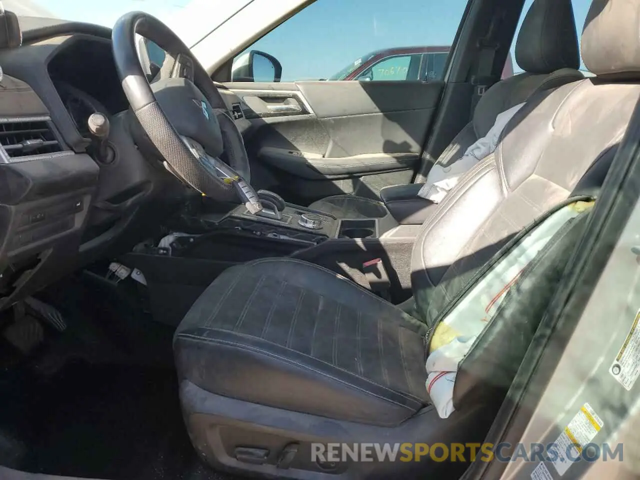 7 Photograph of a damaged car JA4J3UA83PZ042251 MITSUBISHI OUTLANDER 2023