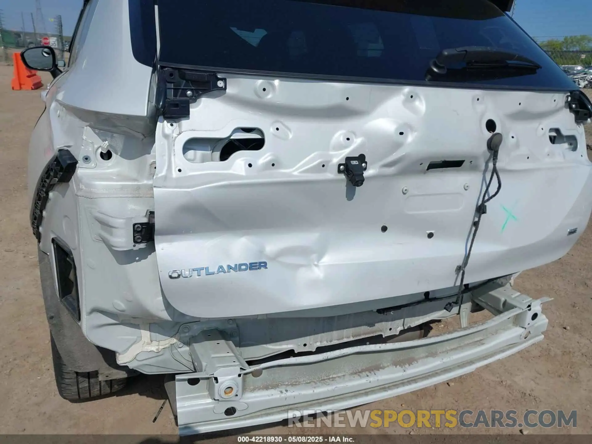 6 Photograph of a damaged car JA4J3UA87PZ013335 MITSUBISHI OUTLANDER 2023