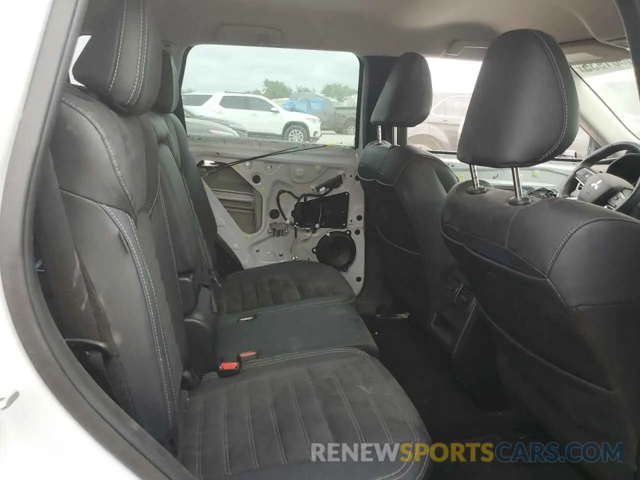 11 Photograph of a damaged car JA4J3UA89PZ024126 MITSUBISHI OUTLANDER 2023