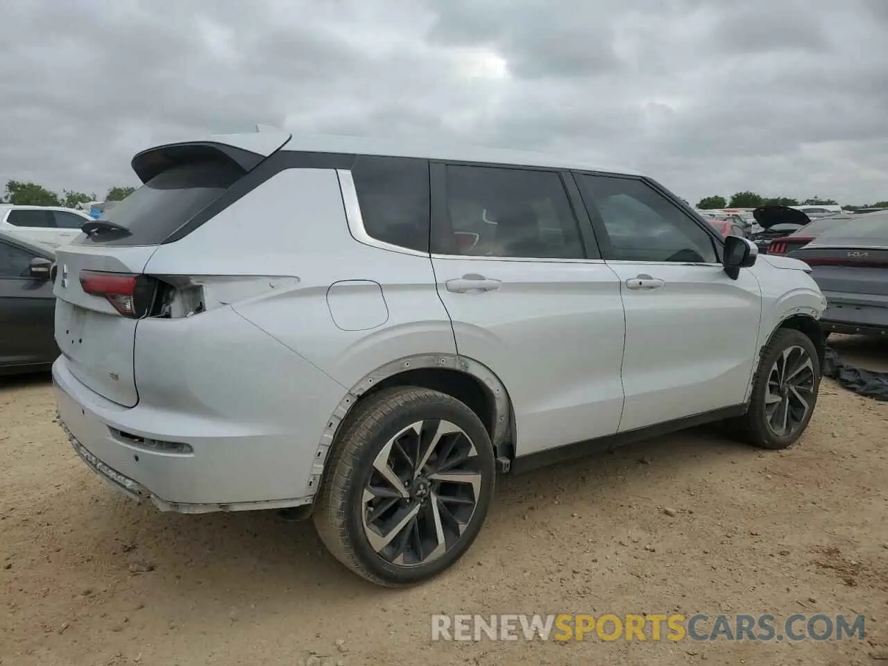 3 Photograph of a damaged car JA4J3UA89PZ024126 MITSUBISHI OUTLANDER 2023