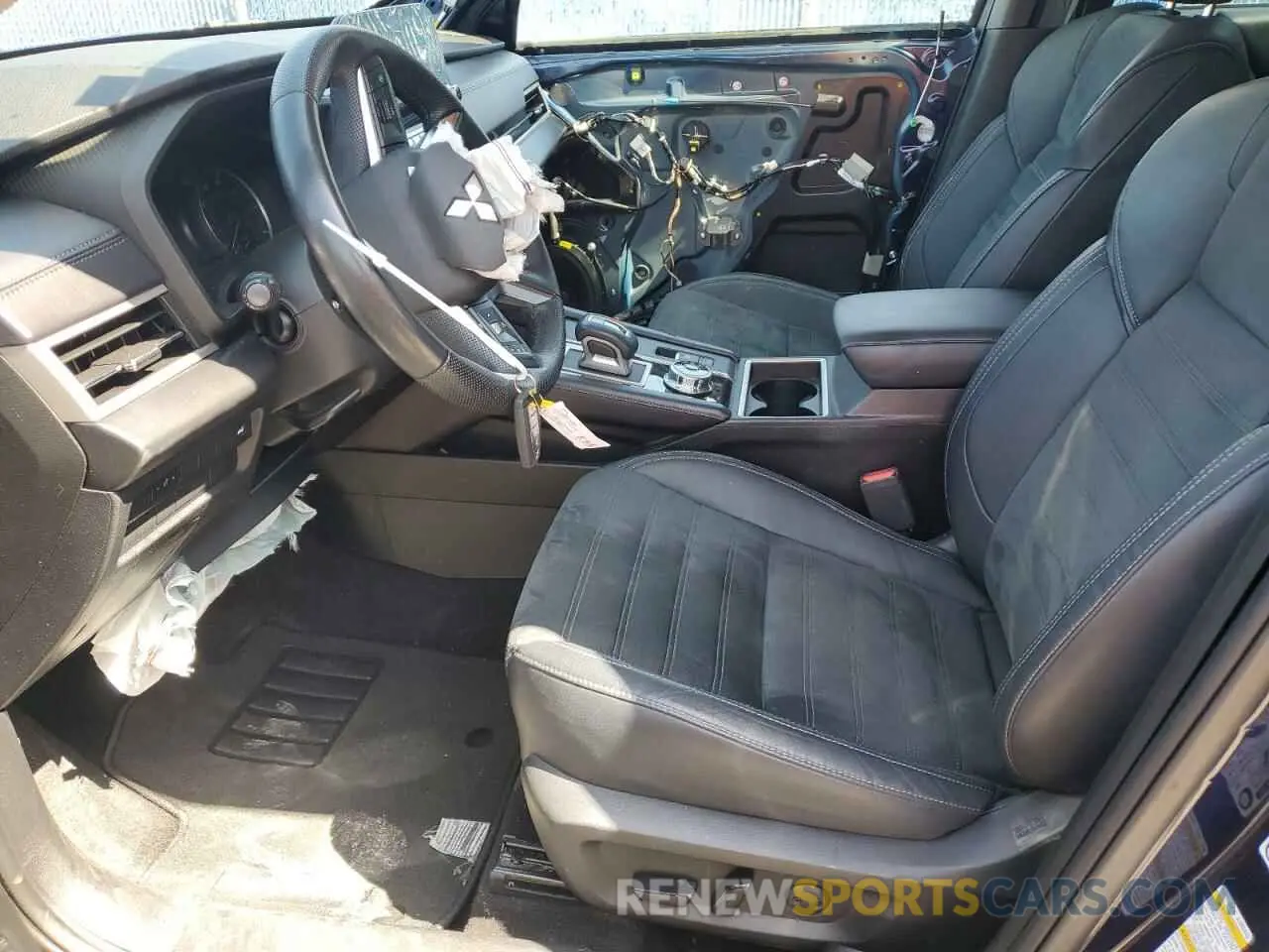 7 Photograph of a damaged car JA4J3UA8XPZ024202 MITSUBISHI OUTLANDER 2023