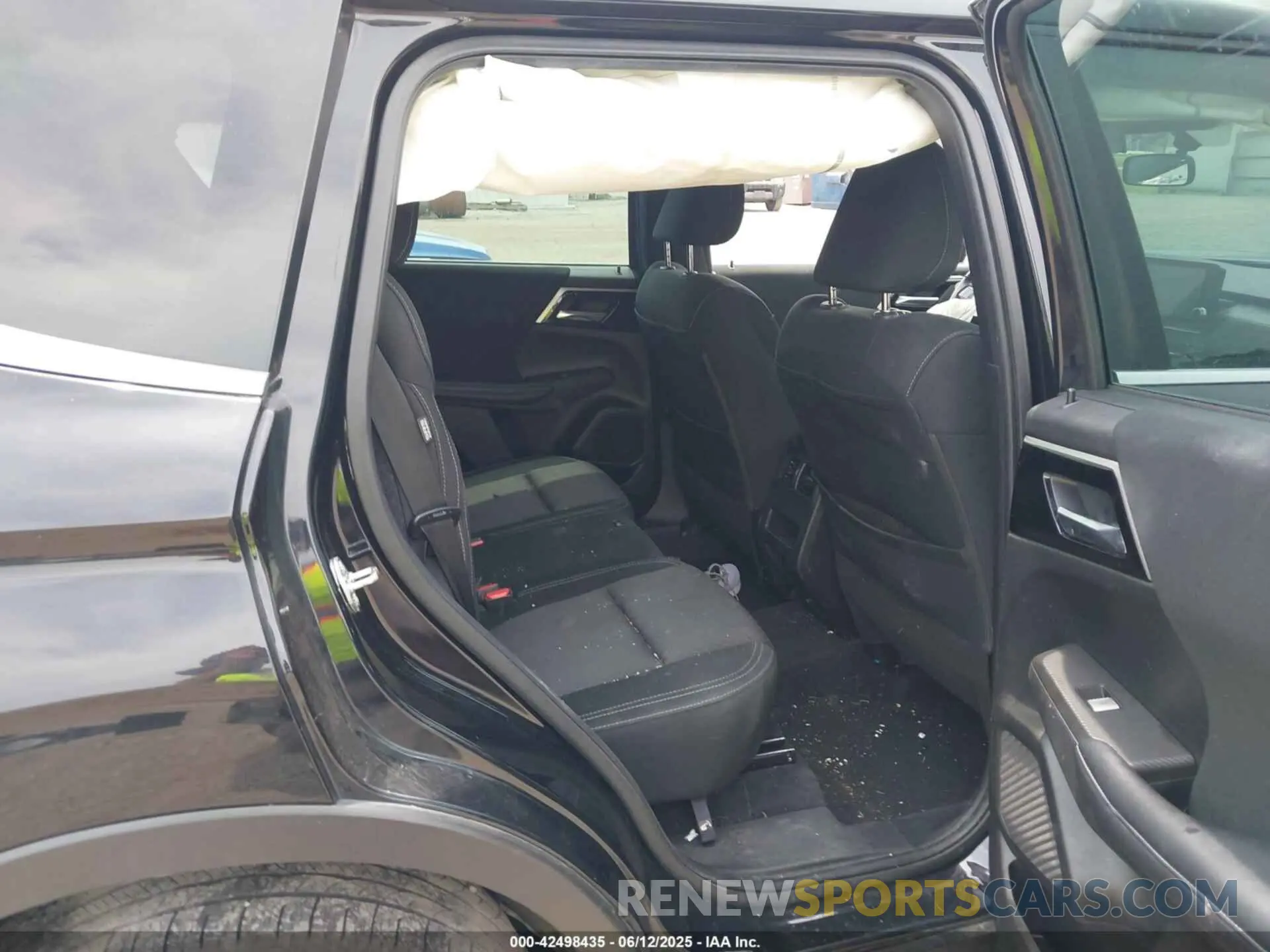 8 Photograph of a damaged car JA4J4TA85PZ009095 MITSUBISHI OUTLANDER 2023