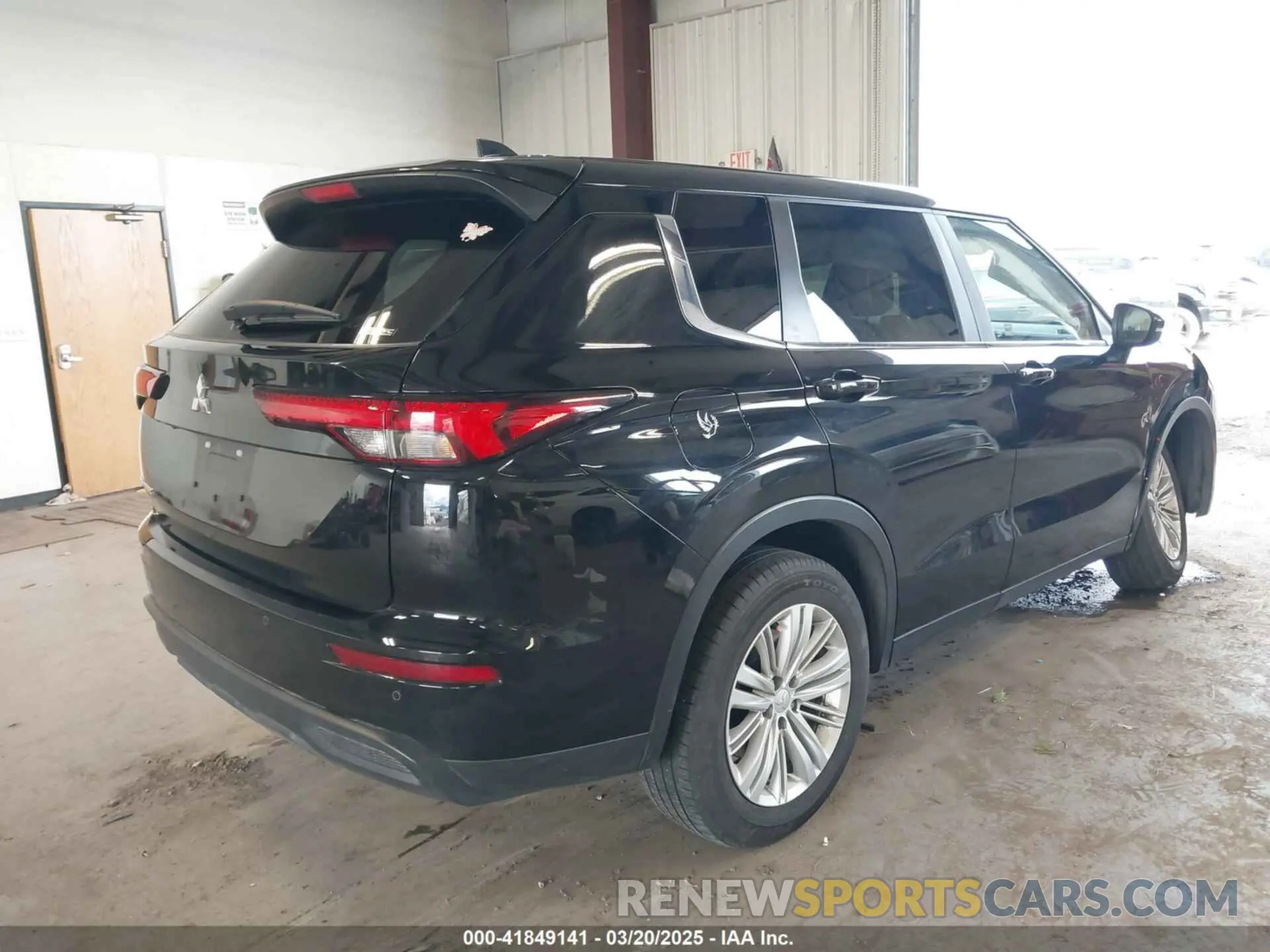 4 Photograph of a damaged car JA4J4TA87PZ062171 MITSUBISHI OUTLANDER 2023