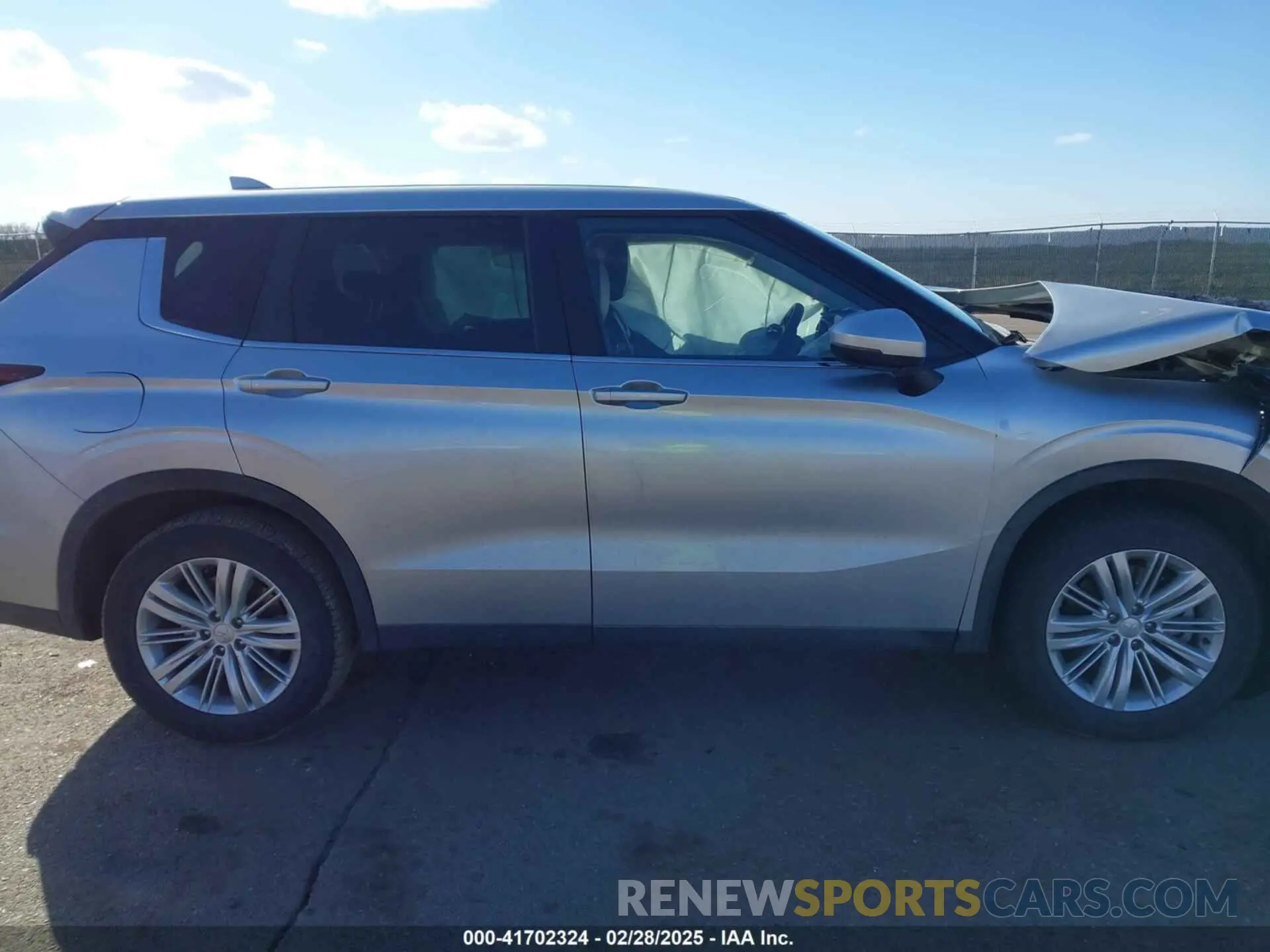 13 Photograph of a damaged car JA4J4TA89PZ027972 MITSUBISHI OUTLANDER 2023
