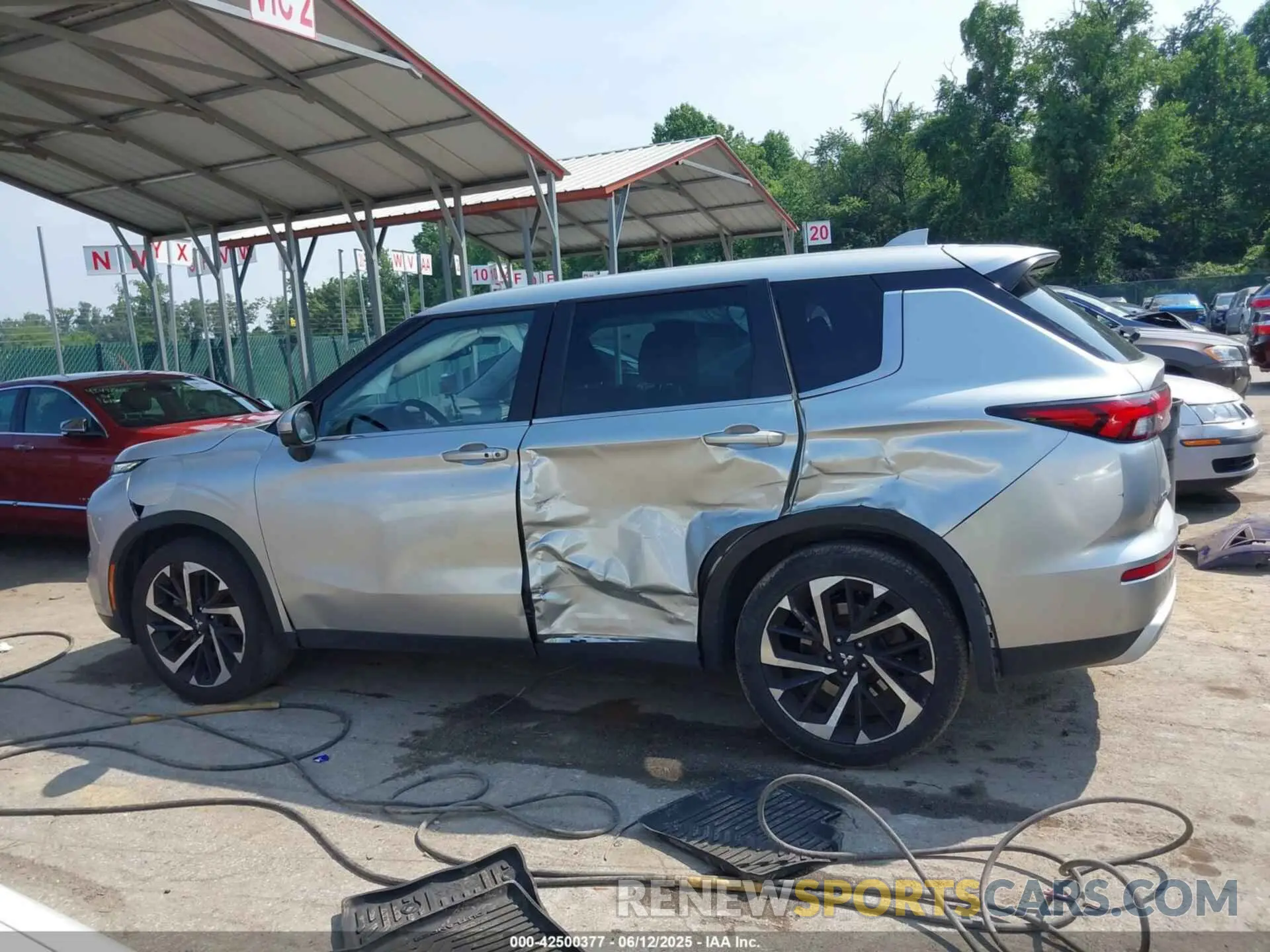 14 Photograph of a damaged car JA4J4UA80PZ052636 MITSUBISHI OUTLANDER 2023