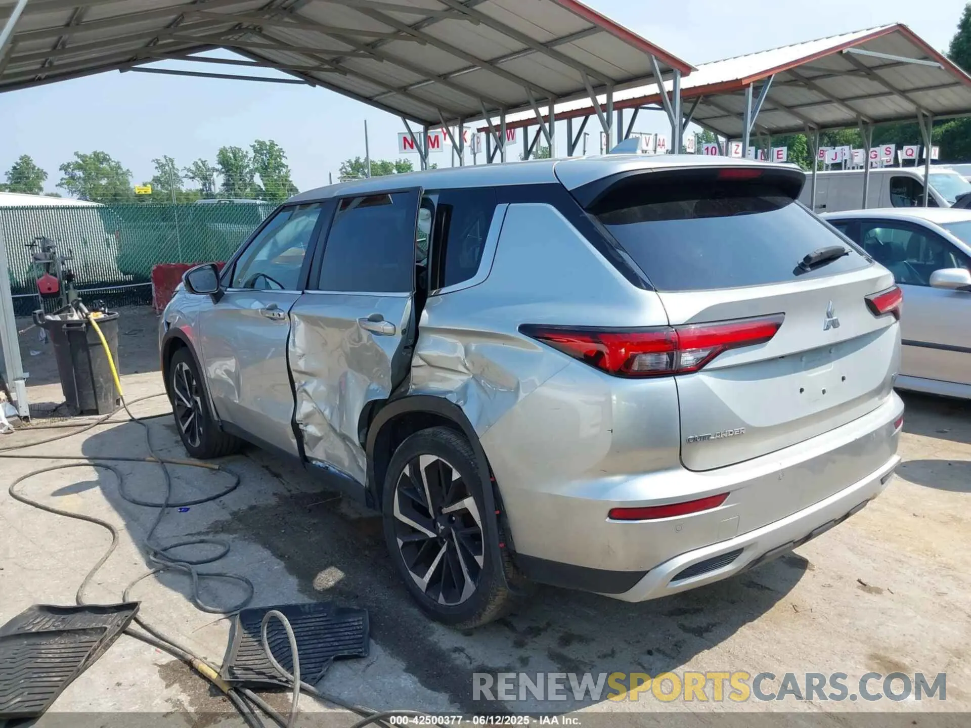 3 Photograph of a damaged car JA4J4UA80PZ052636 MITSUBISHI OUTLANDER 2023