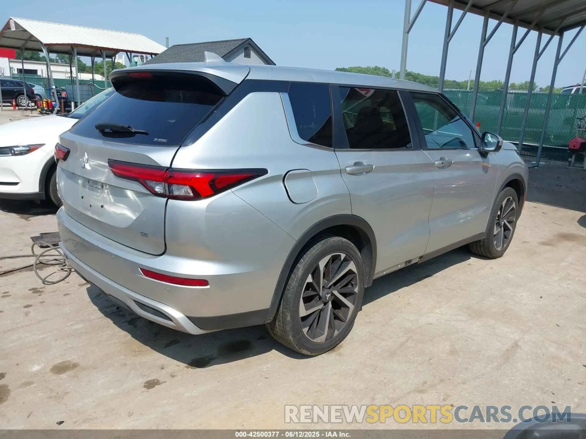 4 Photograph of a damaged car JA4J4UA80PZ052636 MITSUBISHI OUTLANDER 2023