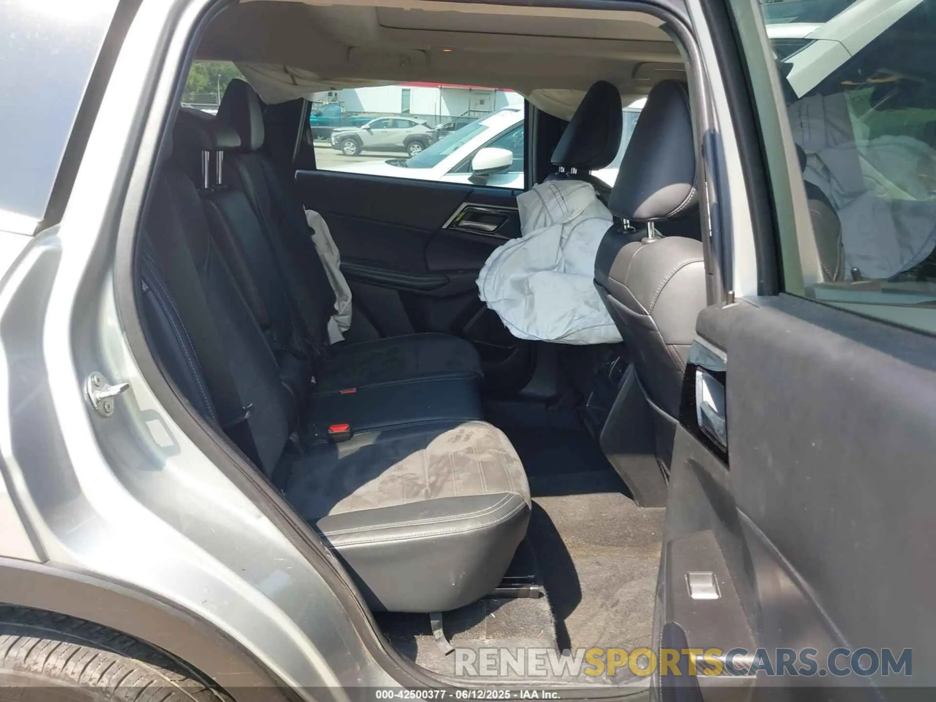 8 Photograph of a damaged car JA4J4UA80PZ052636 MITSUBISHI OUTLANDER 2023