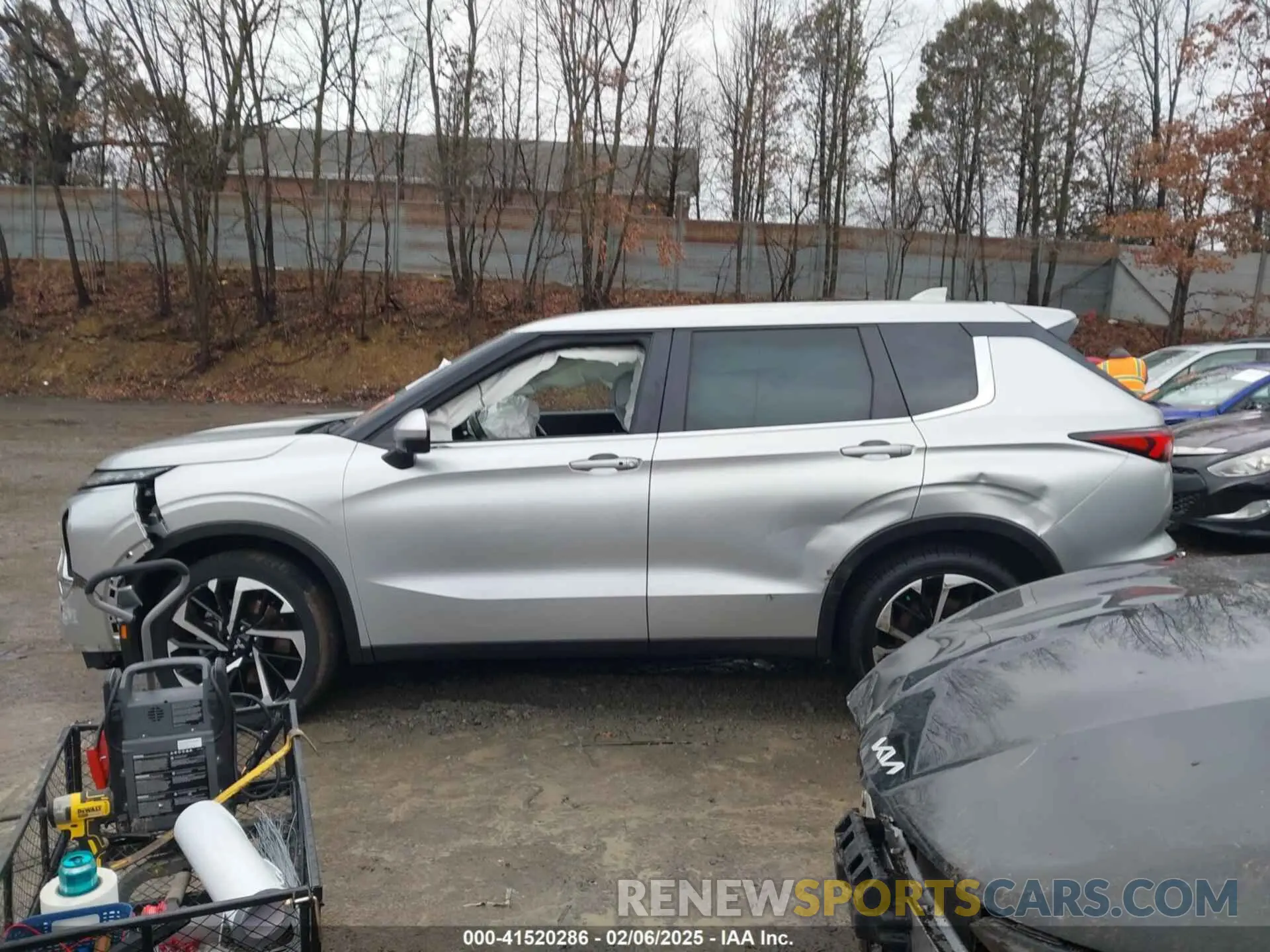 14 Photograph of a damaged car JA4J4UA84PZ018165 MITSUBISHI OUTLANDER 2023