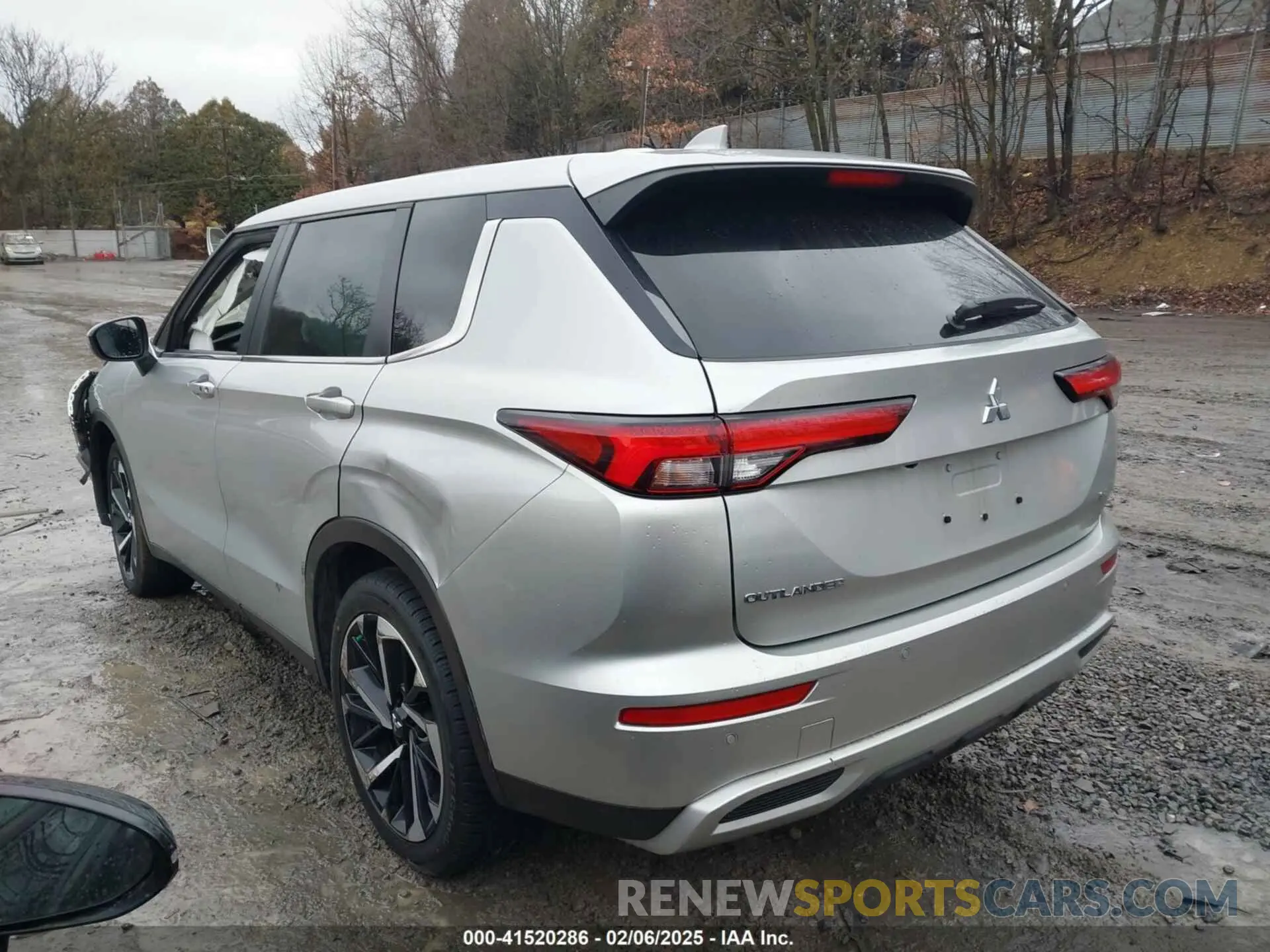 3 Photograph of a damaged car JA4J4UA84PZ018165 MITSUBISHI OUTLANDER 2023