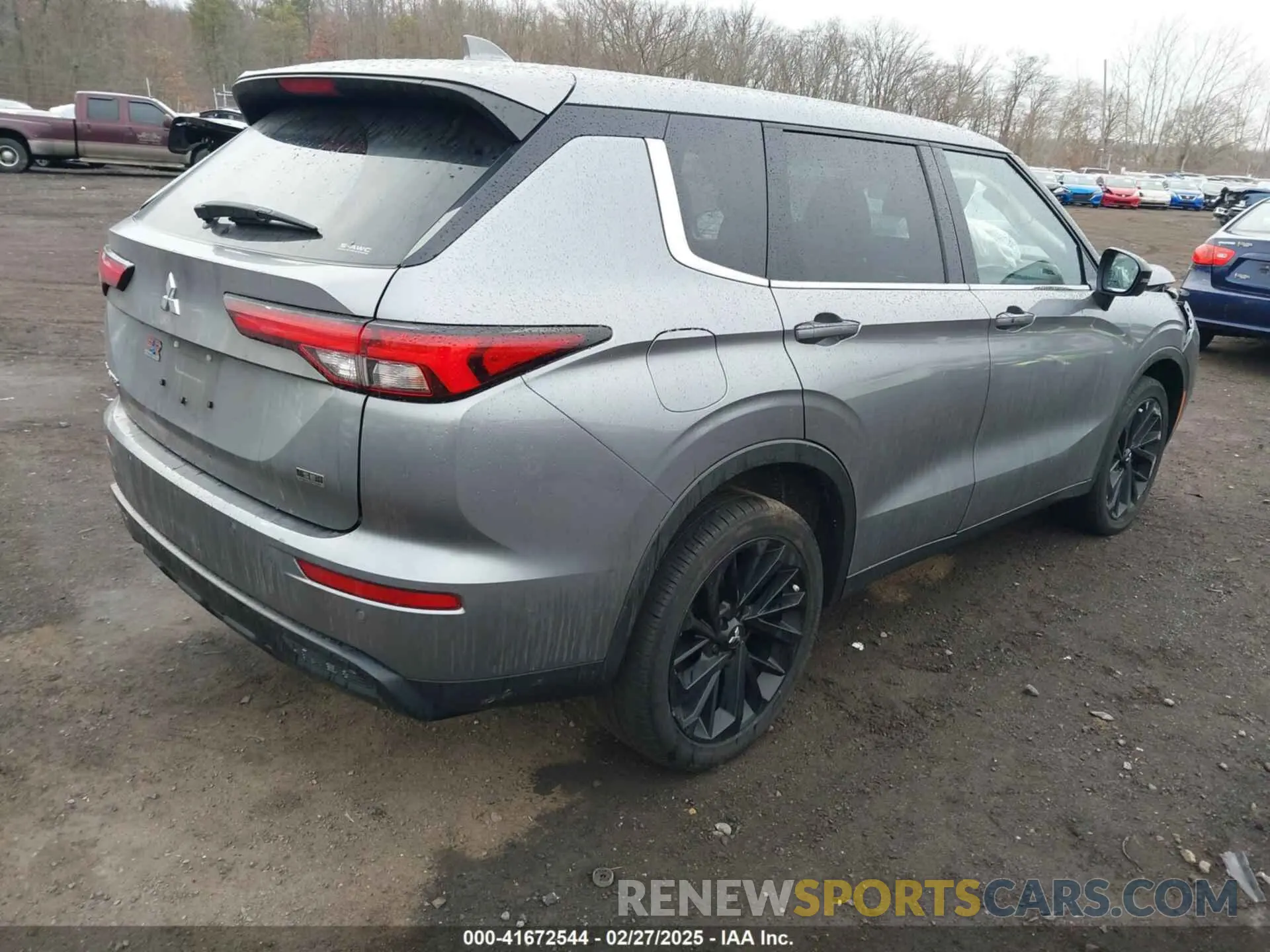 4 Photograph of a damaged car JA4J4UA84PZ048010 MITSUBISHI OUTLANDER 2023