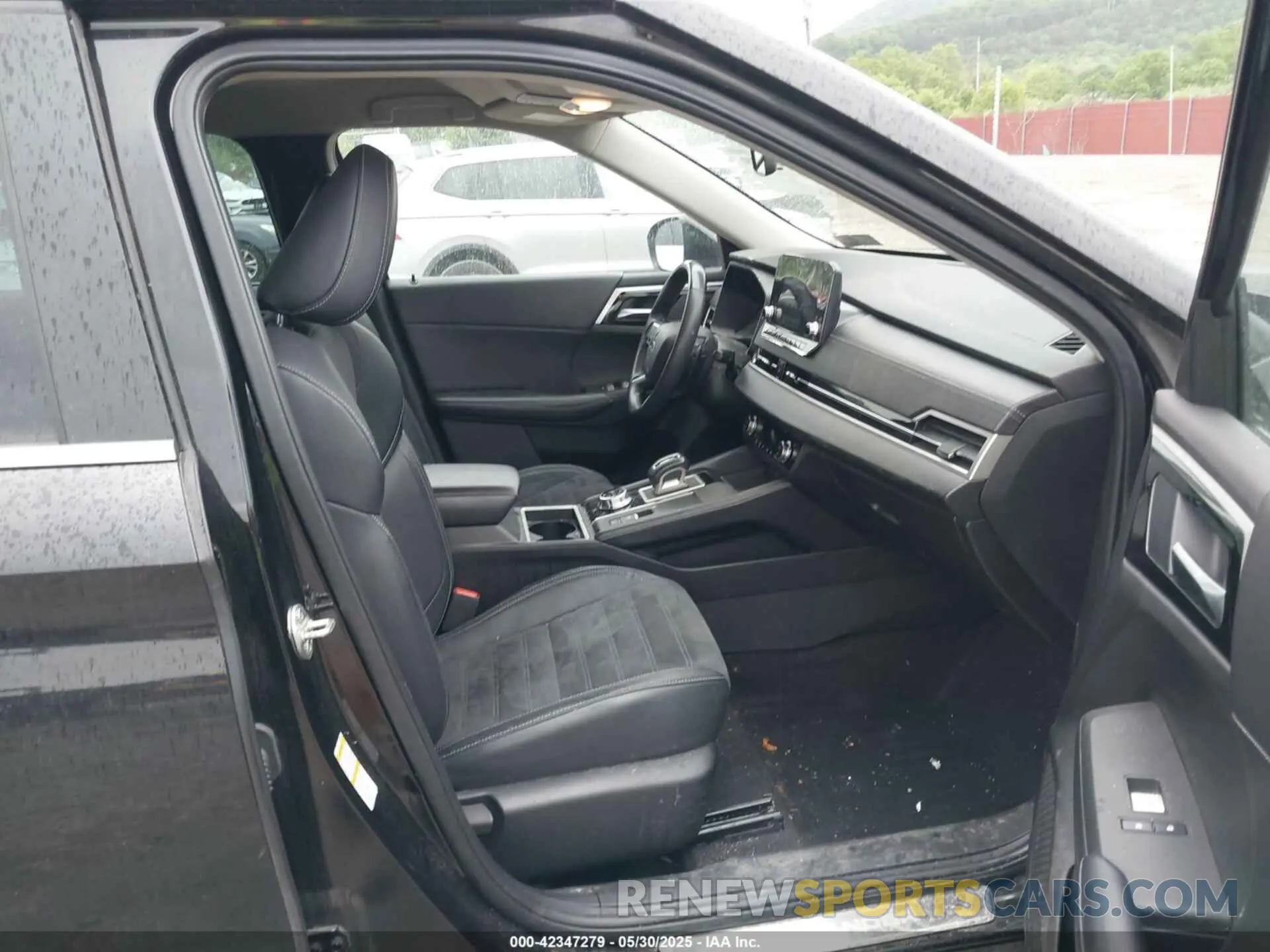 5 Photograph of a damaged car JA4J4UA84PZ051523 MITSUBISHI OUTLANDER 2023