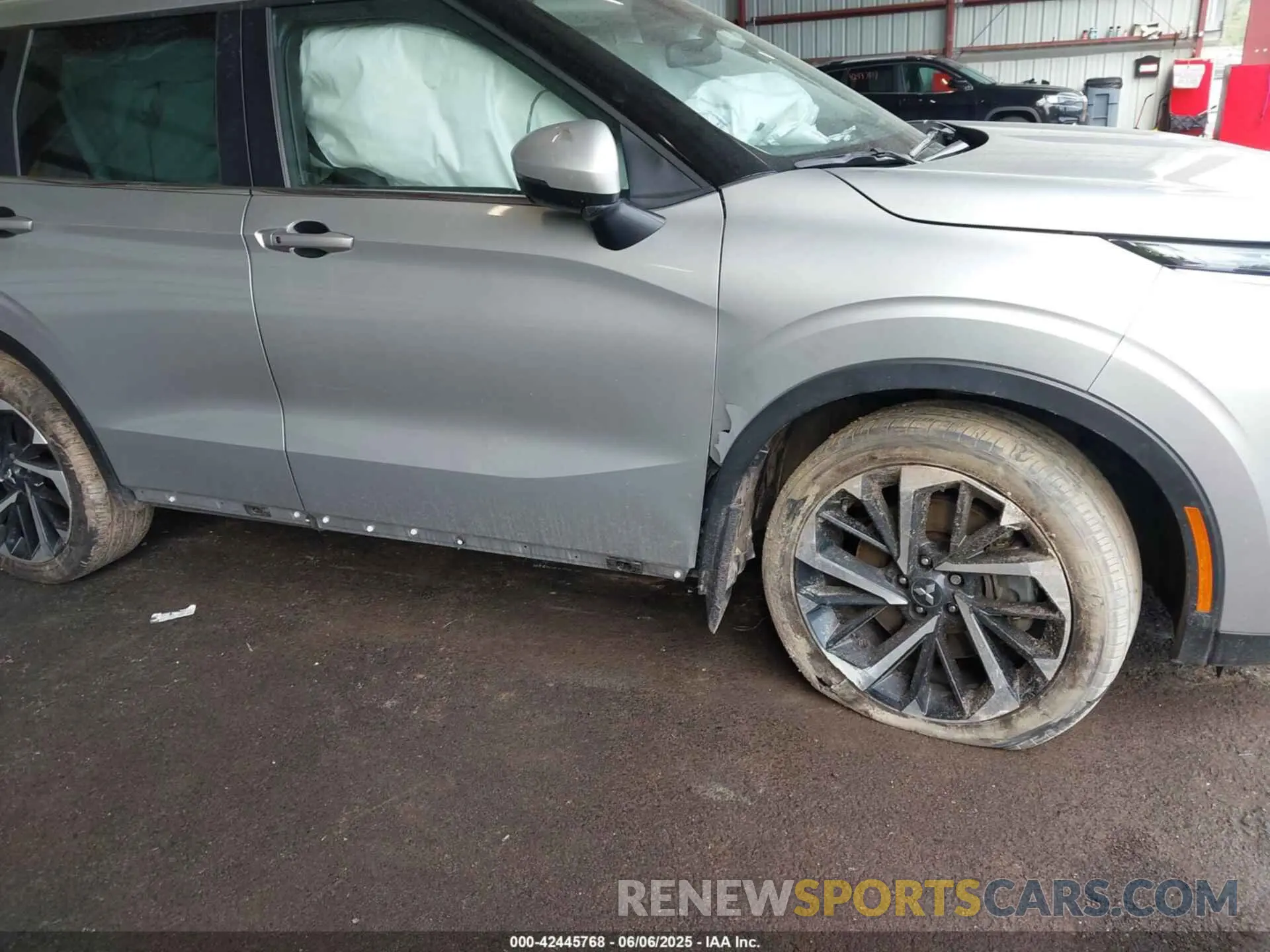 16 Photograph of a damaged car JA4J4UA84PZ051585 MITSUBISHI OUTLANDER 2023