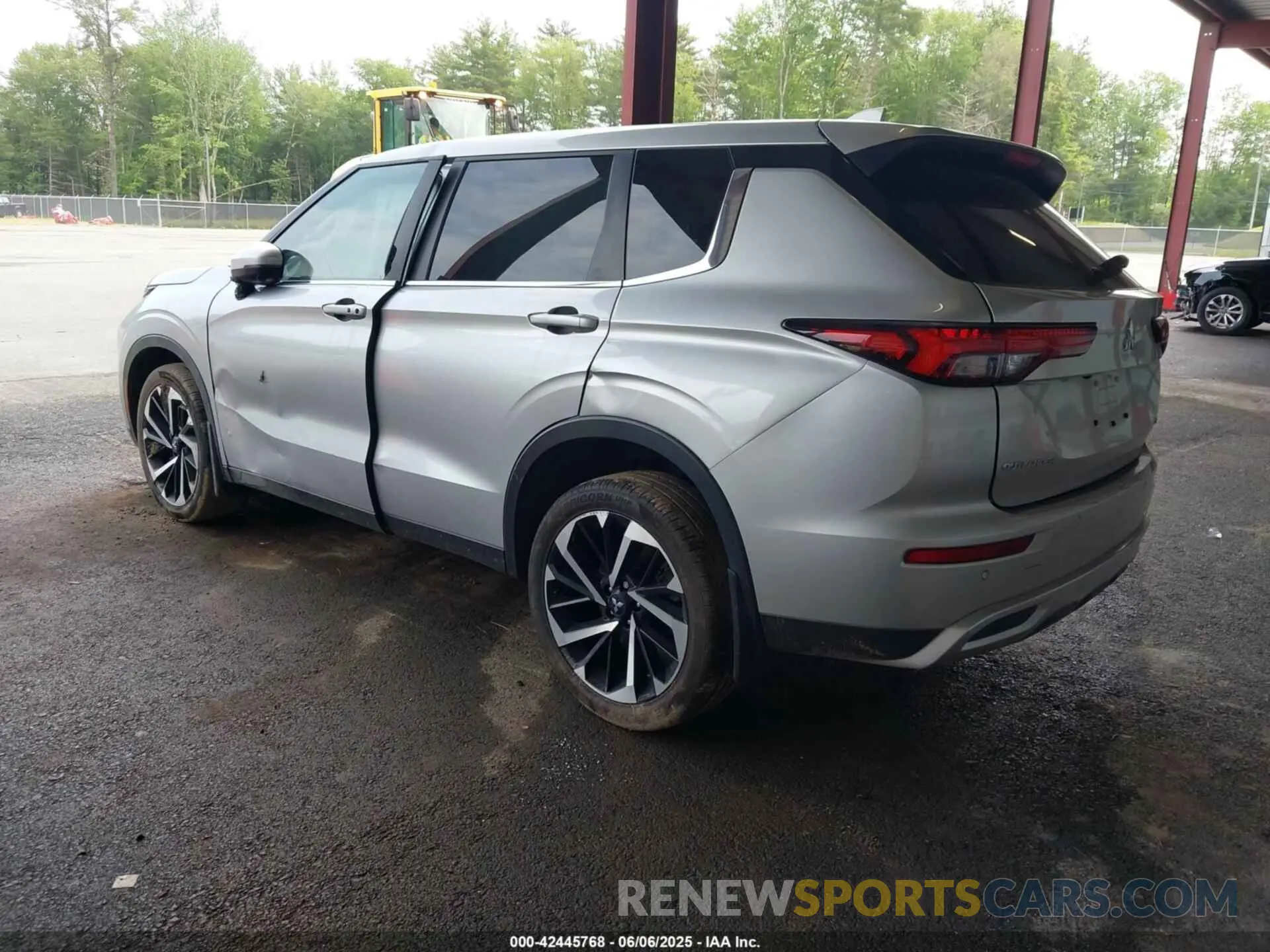 3 Photograph of a damaged car JA4J4UA84PZ051585 MITSUBISHI OUTLANDER 2023