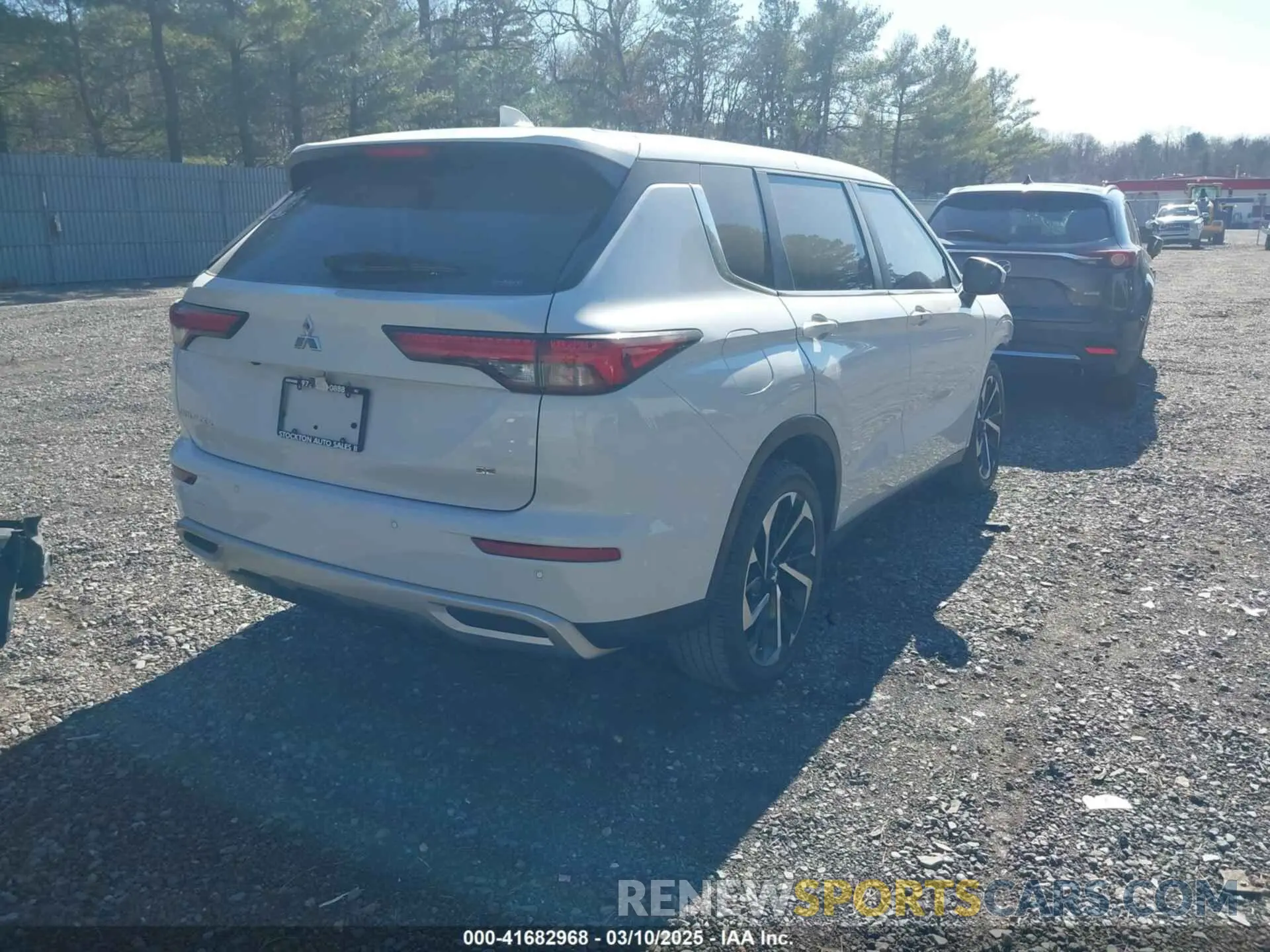 4 Photograph of a damaged car JA4J4UA85PZ032799 MITSUBISHI OUTLANDER 2023