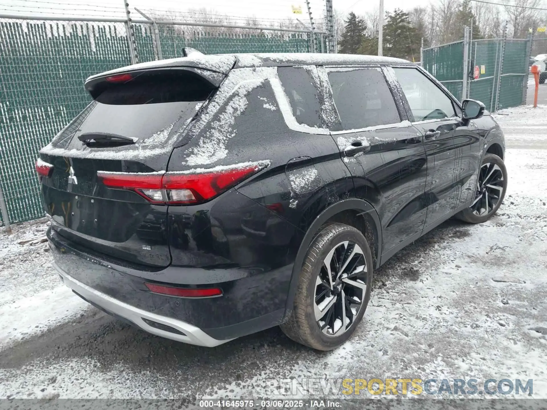 4 Photograph of a damaged car JA4J4UA88PZ009551 MITSUBISHI OUTLANDER 2023