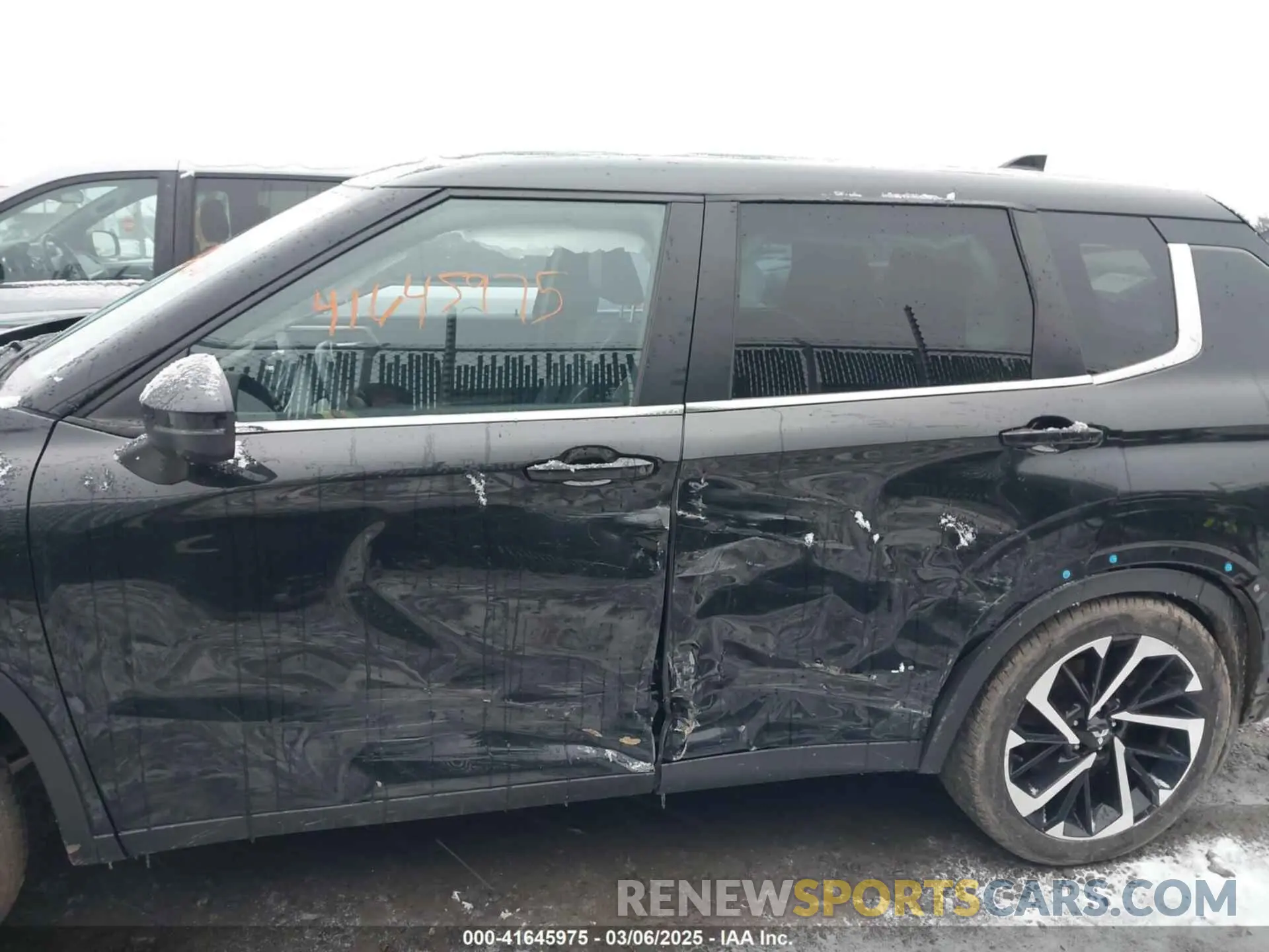 6 Photograph of a damaged car JA4J4UA88PZ009551 MITSUBISHI OUTLANDER 2023