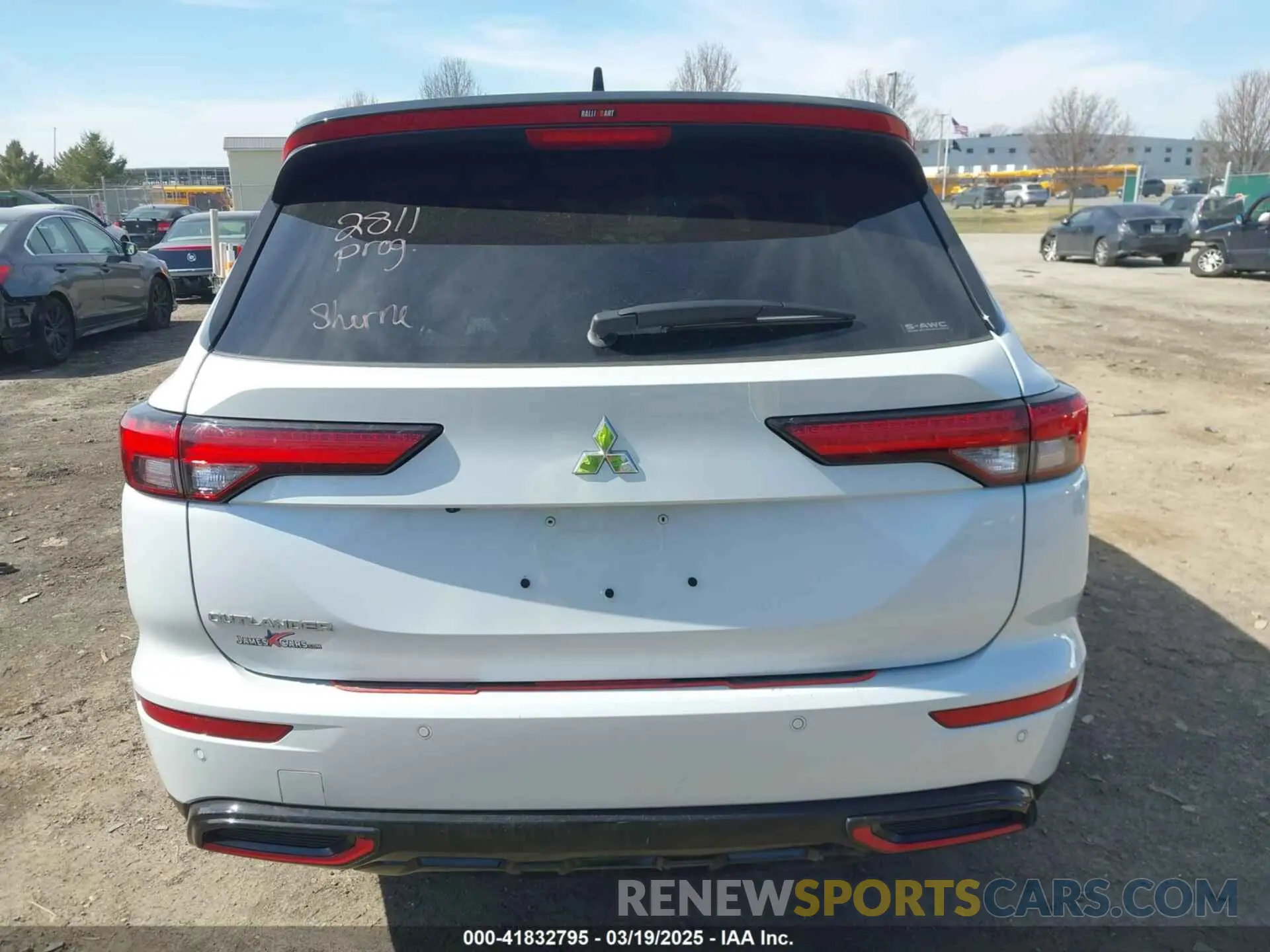 17 Photograph of a damaged car JA4J4UA89PZ033146 MITSUBISHI OUTLANDER 2023