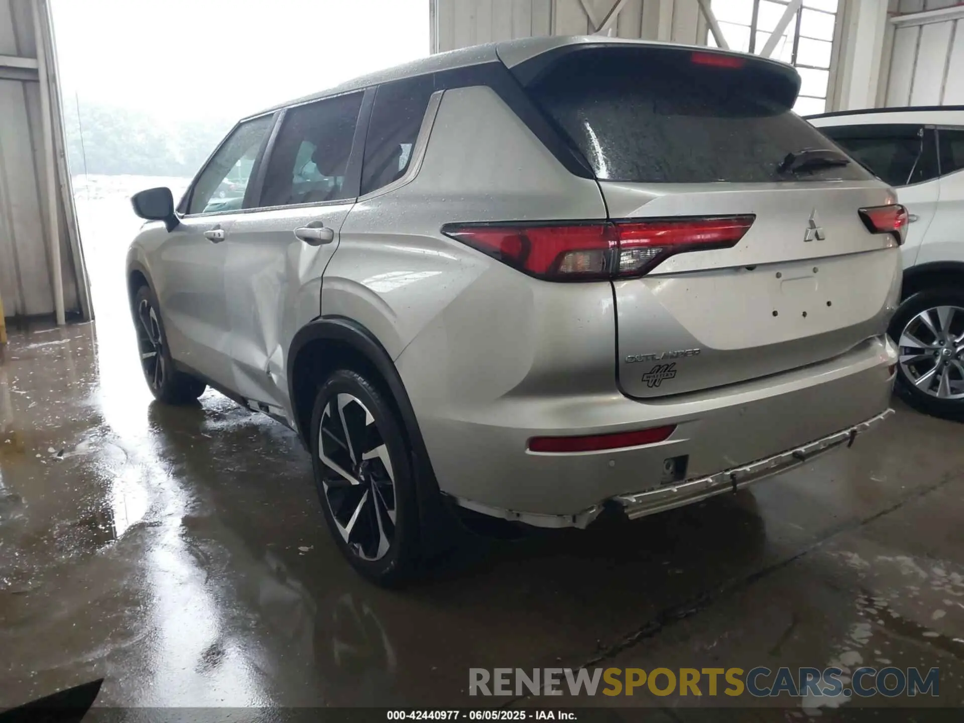 3 Photograph of a damaged car JA4J4UA89PZ049640 MITSUBISHI OUTLANDER 2023