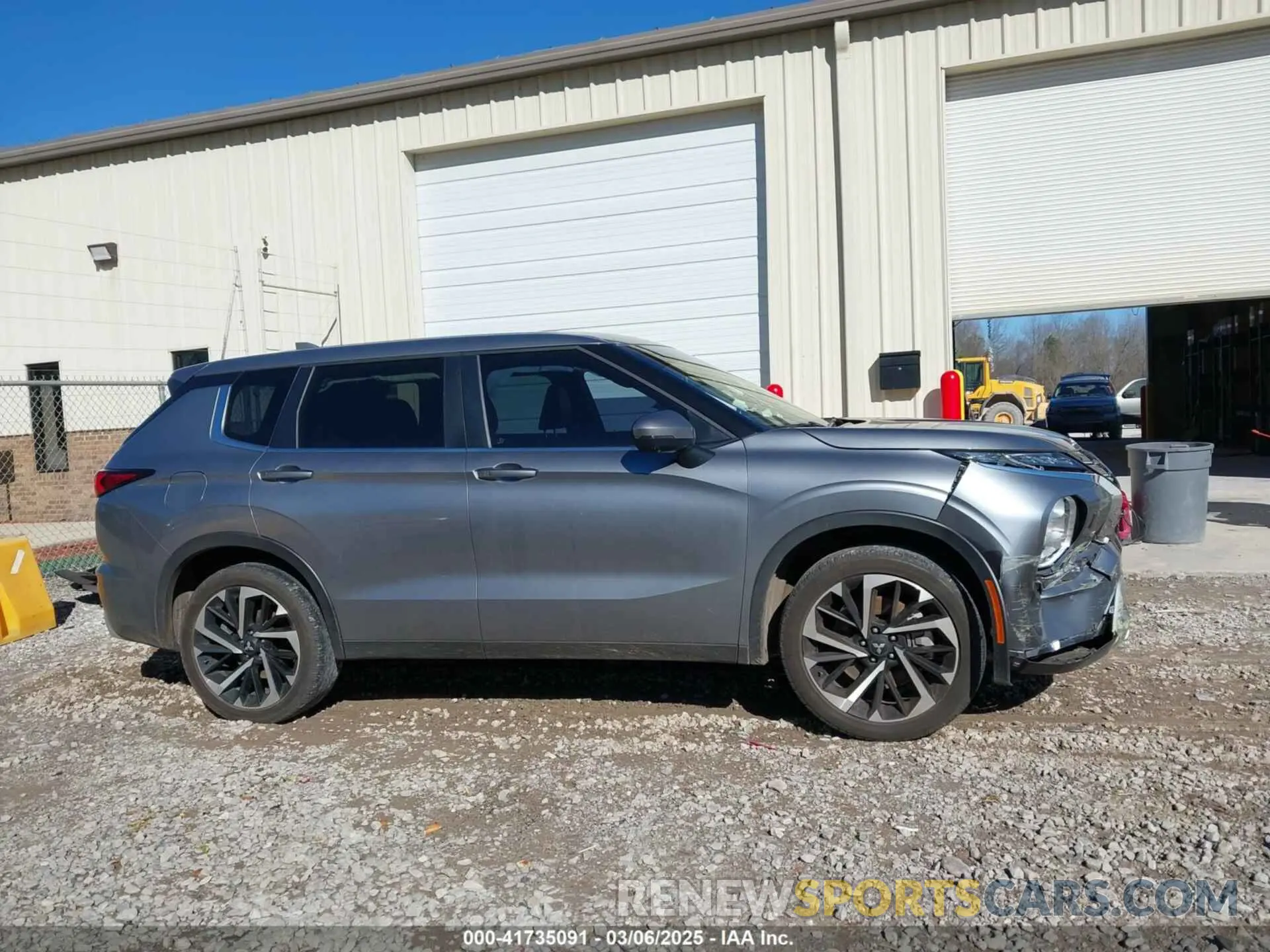 14 Photograph of a damaged car JA4J4UA8XPZ056578 MITSUBISHI OUTLANDER 2023