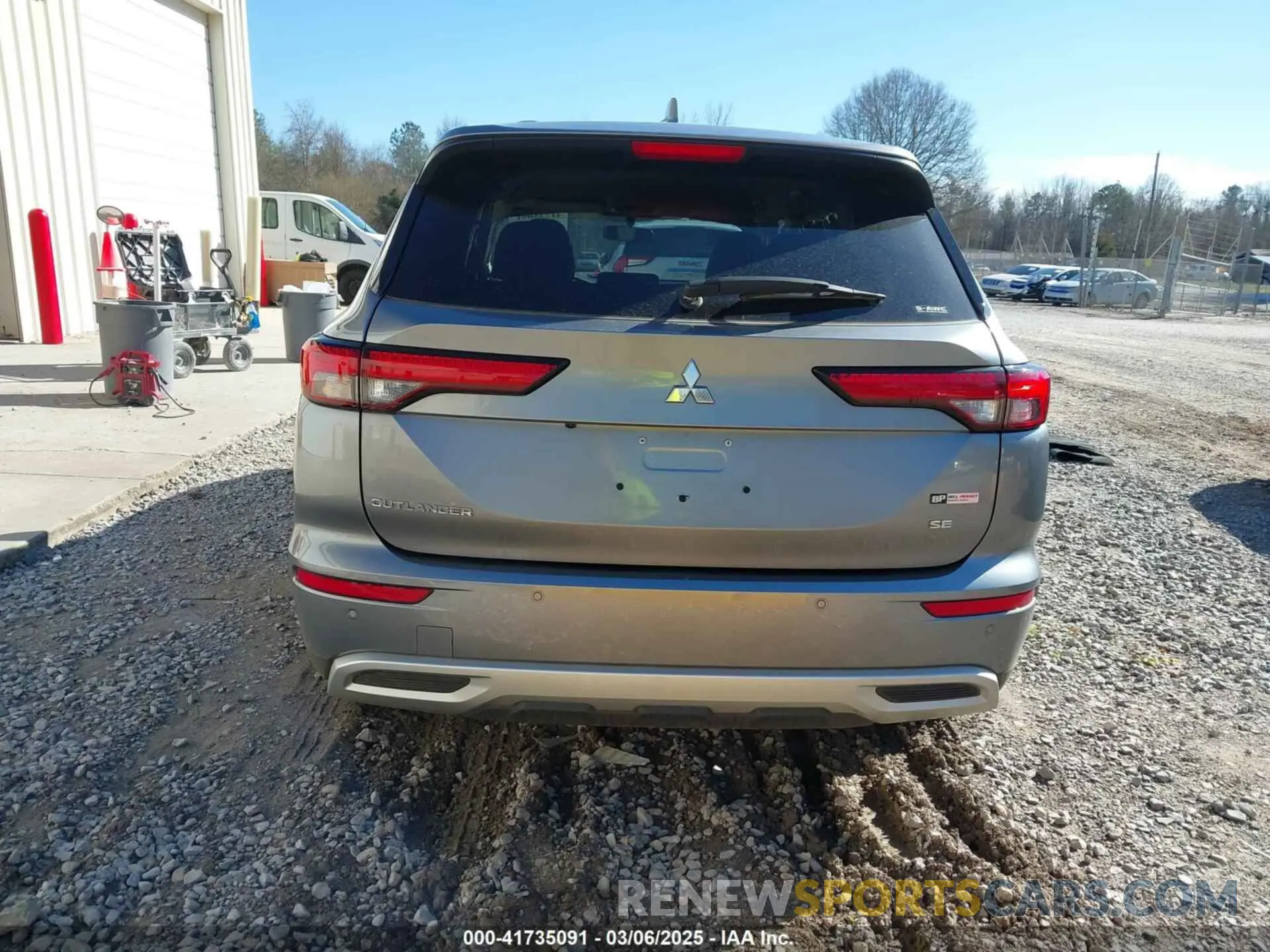 17 Photograph of a damaged car JA4J4UA8XPZ056578 MITSUBISHI OUTLANDER 2023