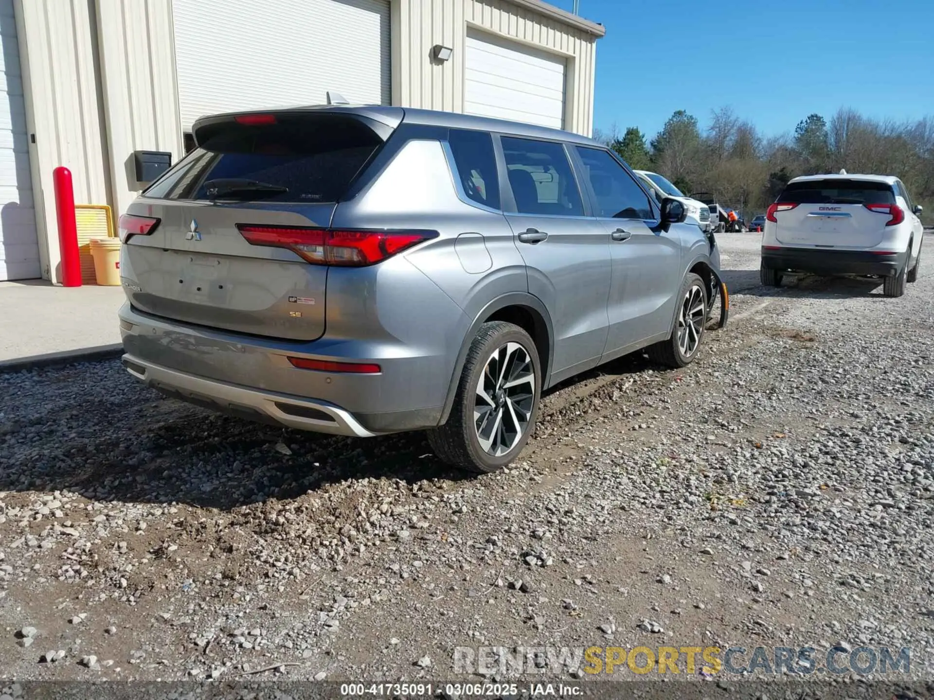 4 Photograph of a damaged car JA4J4UA8XPZ056578 MITSUBISHI OUTLANDER 2023