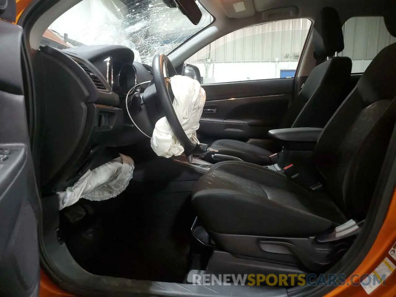 7 Photograph of a damaged car JA4ARUAU2RU014761 MITSUBISHI OUTLANDER 2024