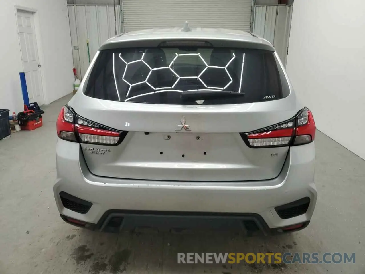 6 Photograph of a damaged car JA4ARUAU5RU006914 MITSUBISHI OUTLANDER 2024