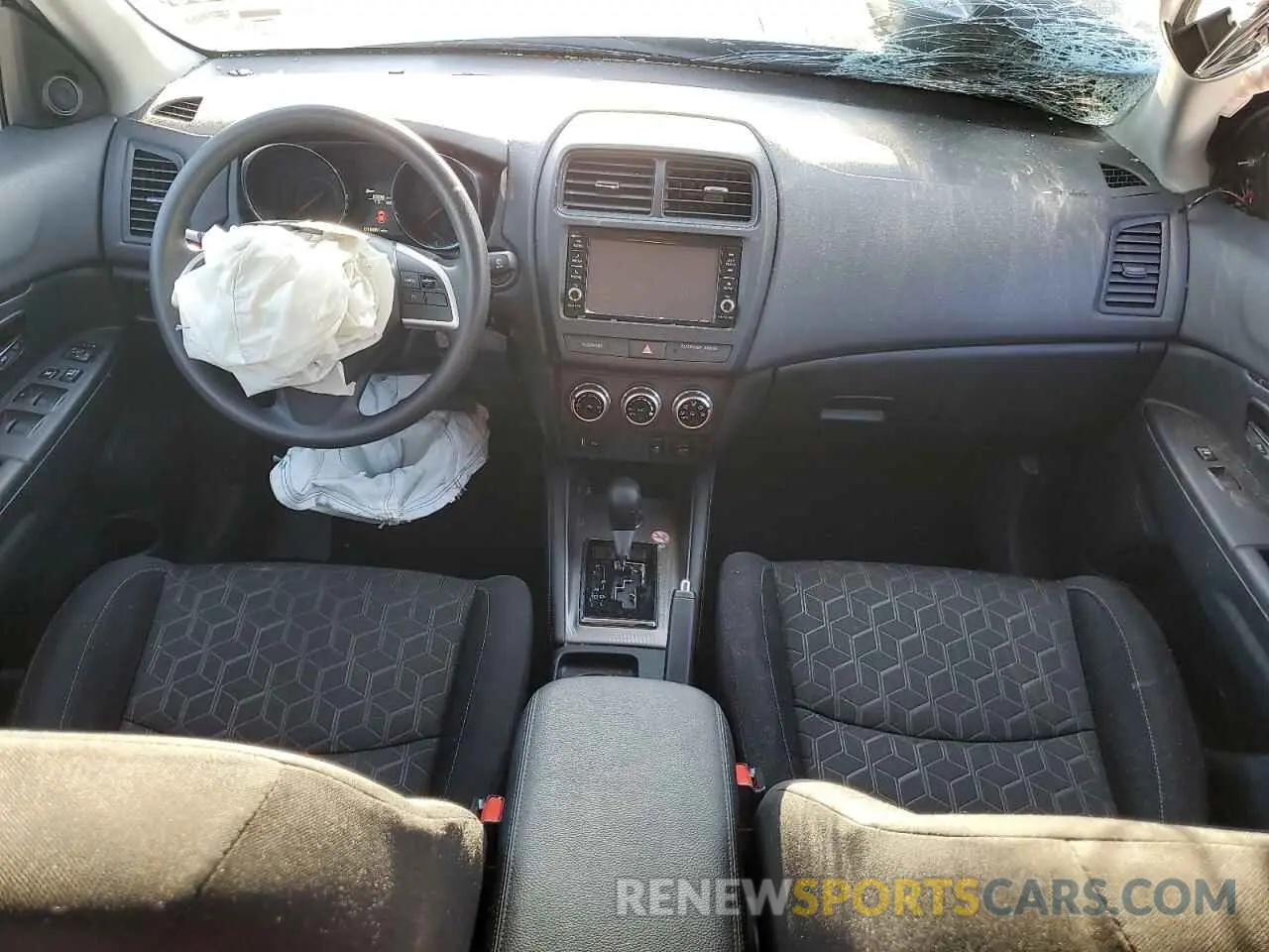 8 Photograph of a damaged car JA4ARUAU5RU018948 MITSUBISHI OUTLANDER 2024