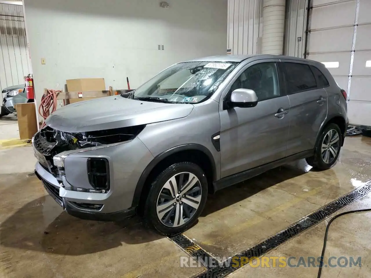 1 Photograph of a damaged car JA4ARUAU9RU006074 MITSUBISHI OUTLANDER 2024