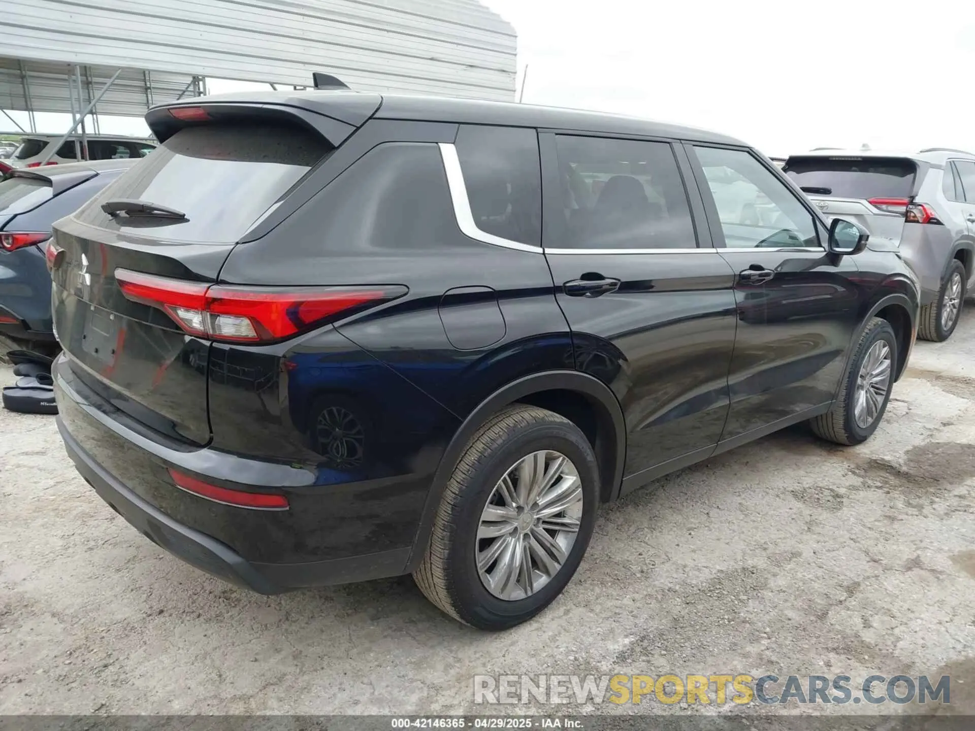 4 Photograph of a damaged car JA4J3UA87RZ073473 MITSUBISHI OUTLANDER 2024