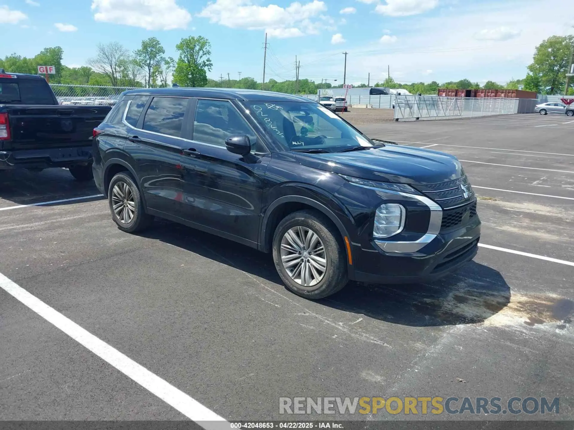 1 Photograph of a damaged car JA4J3UA88RZ028235 MITSUBISHI OUTLANDER 2024