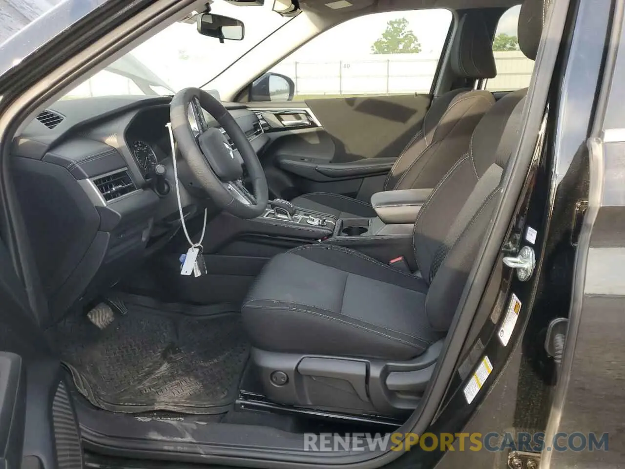 7 Photograph of a damaged car JA4J3UA88RZ052230 MITSUBISHI OUTLANDER 2024