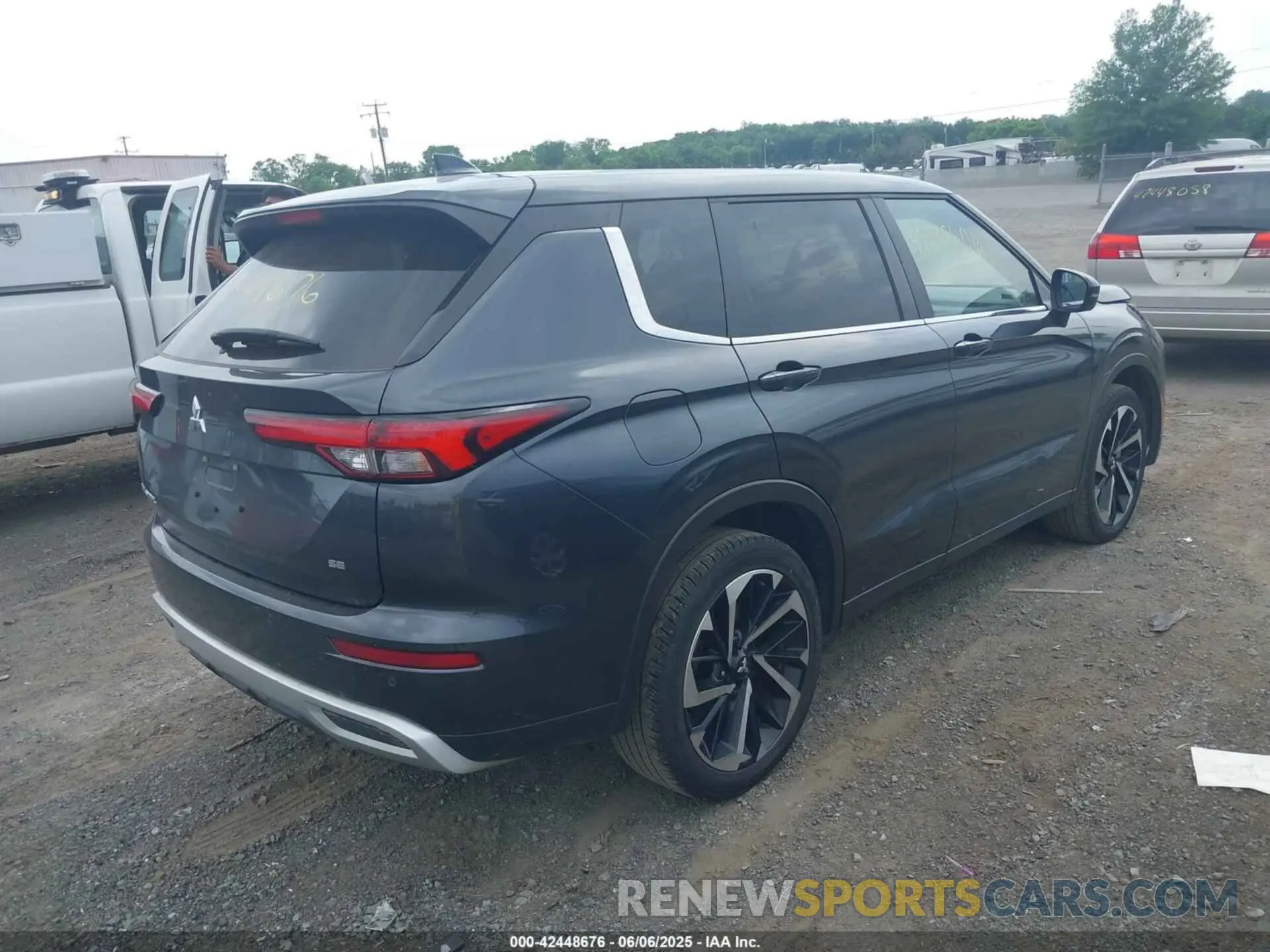4 Photograph of a damaged car JA4J3VA81RZ049952 MITSUBISHI OUTLANDER 2024